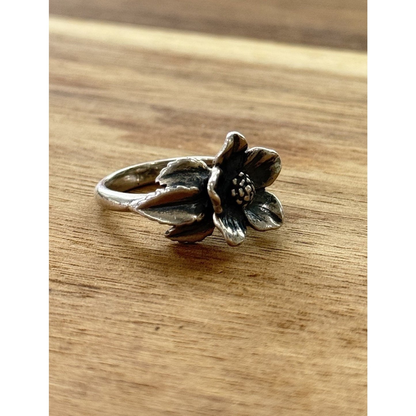 James Avery RARE Retired Silver Christmas Flower Ring Size 5.5