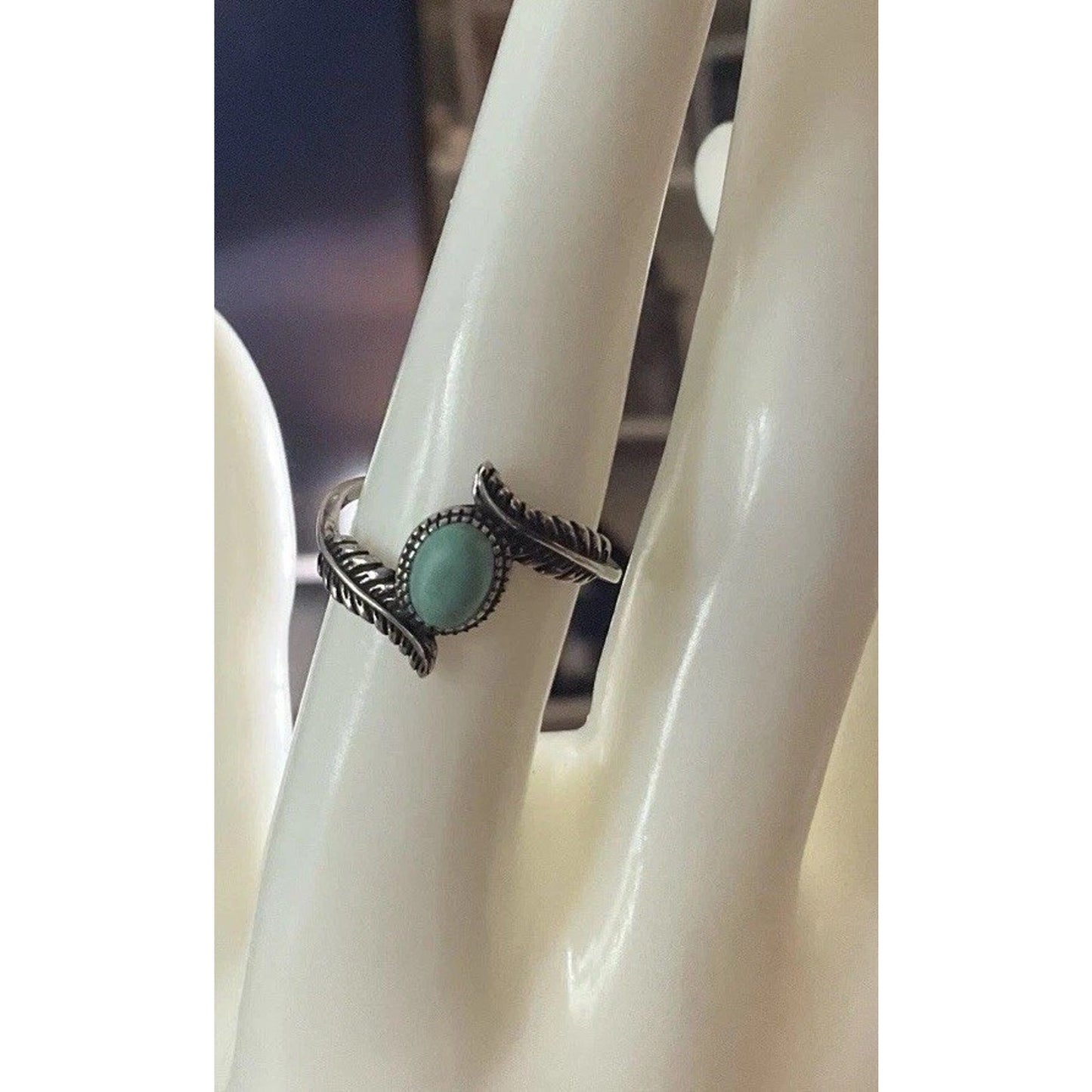 Vintage Turquoise Ring Sterling Silver Feathers & Turquoise Size 8.5 Southwester