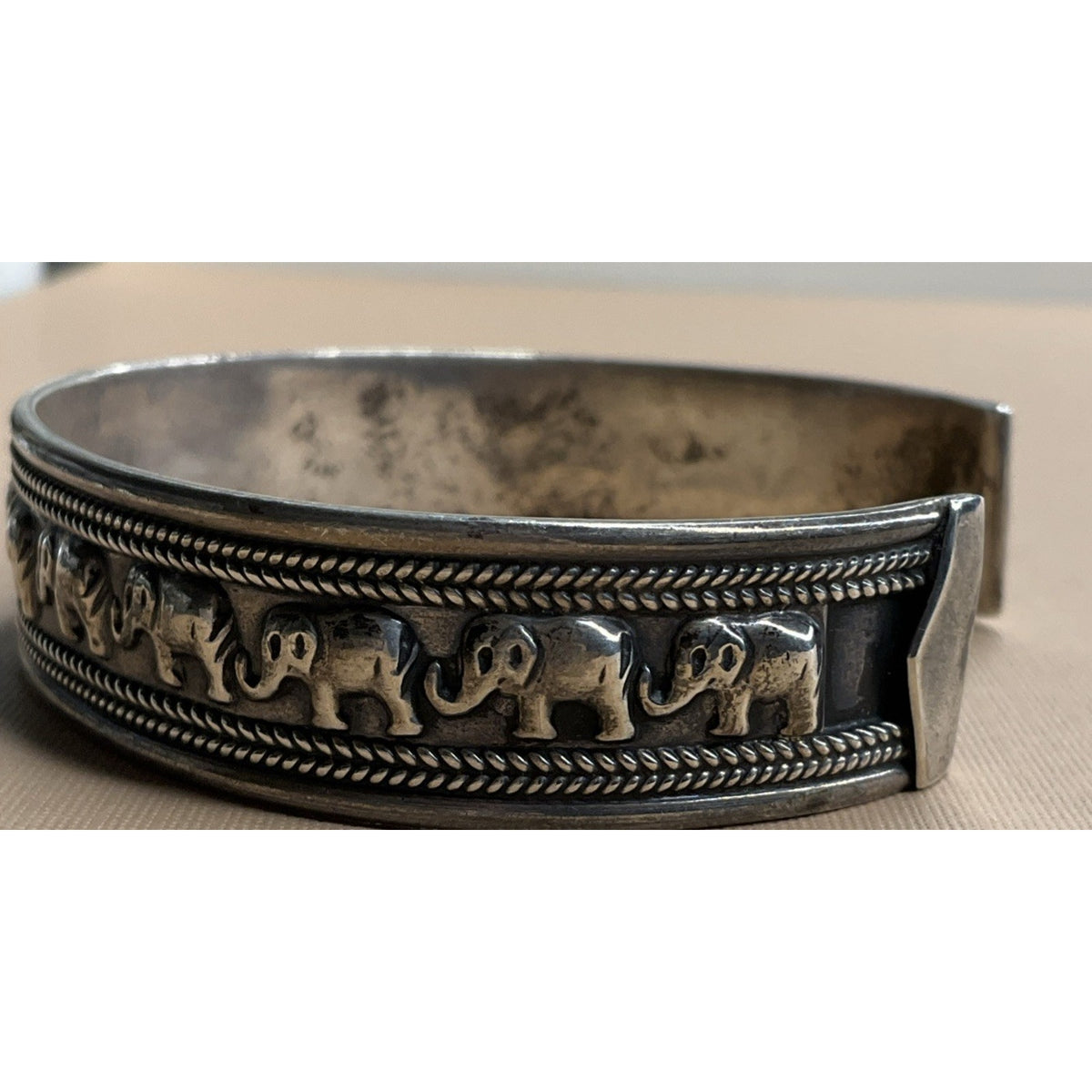 925 Sterling Silver Elephant Cuff Bracelet 27g Oxidized Rope Detail Vintage