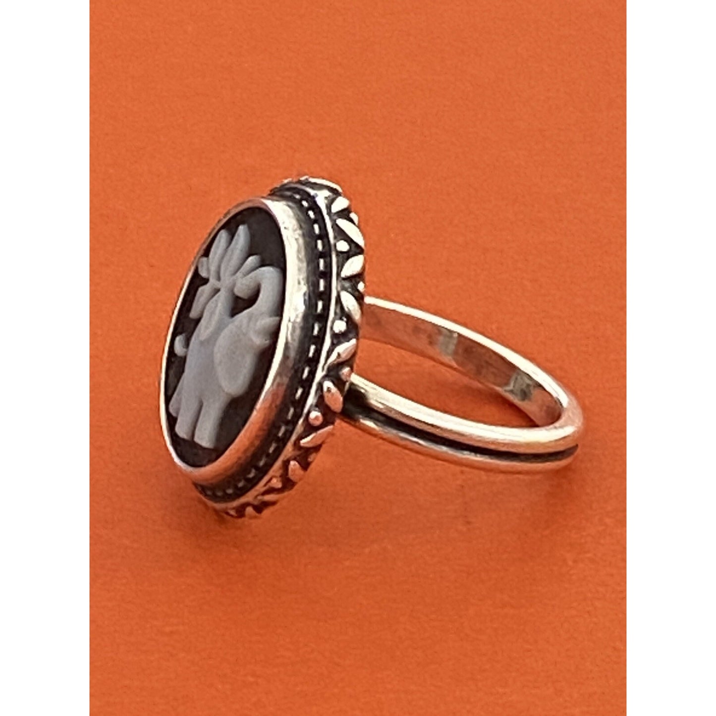 James Avery Retired HTF Sterling Silver Cameo Elephant Ring Size 6 Pre-Owned
