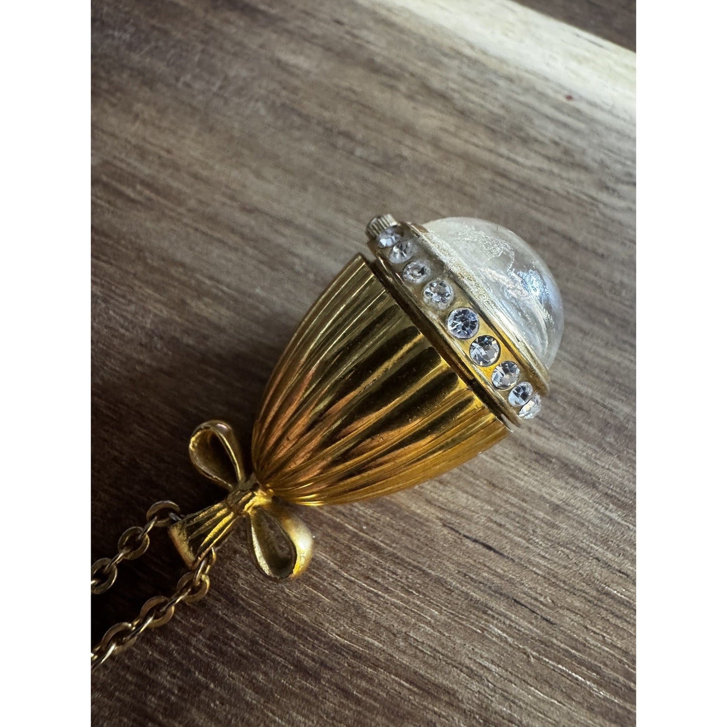 Vintage Joan Rivers Classics Quartz Bow Egg Watch Pendant On Gold Tone 30” Chain