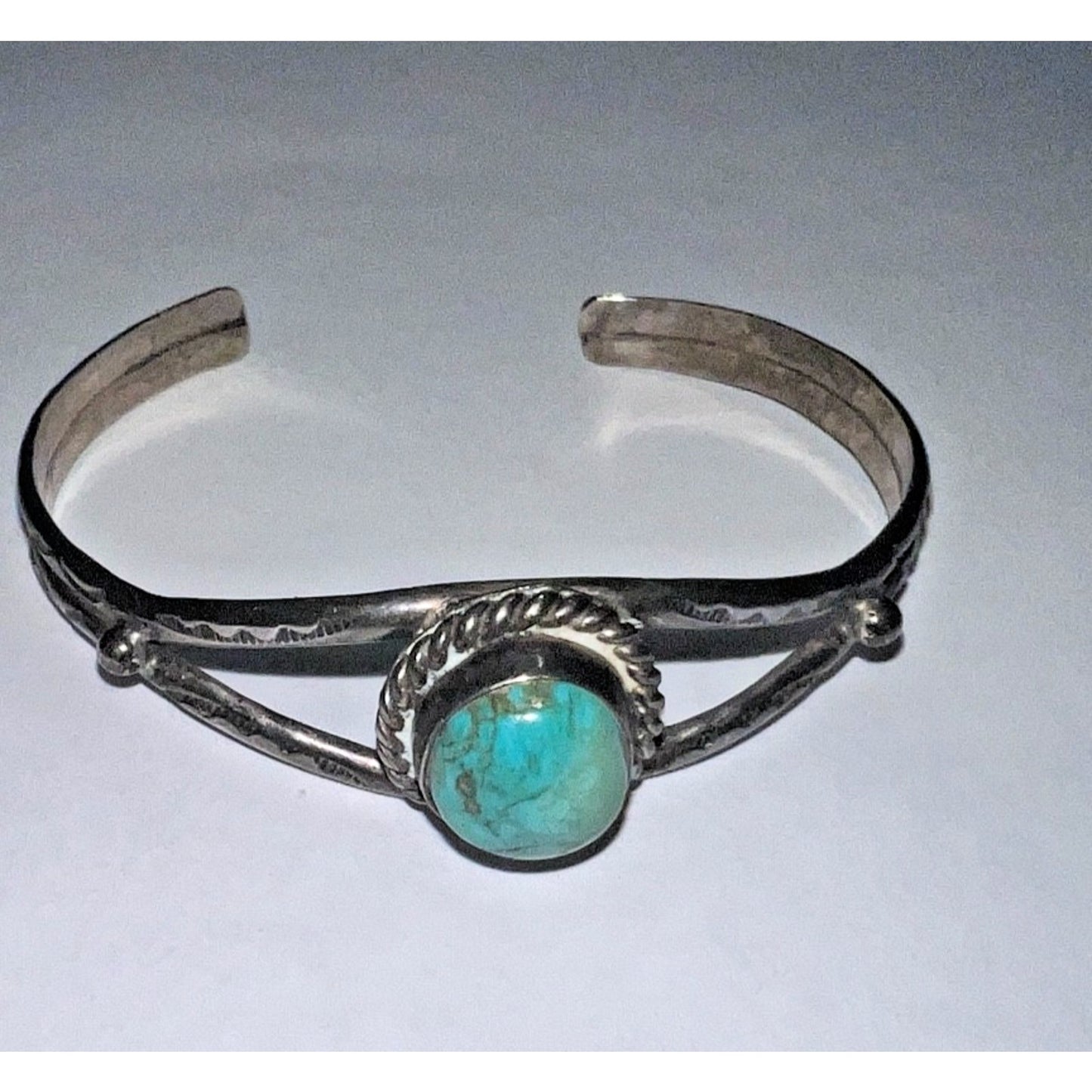 Vintage Native American Sterling Silver Turquoise cuff bracelet