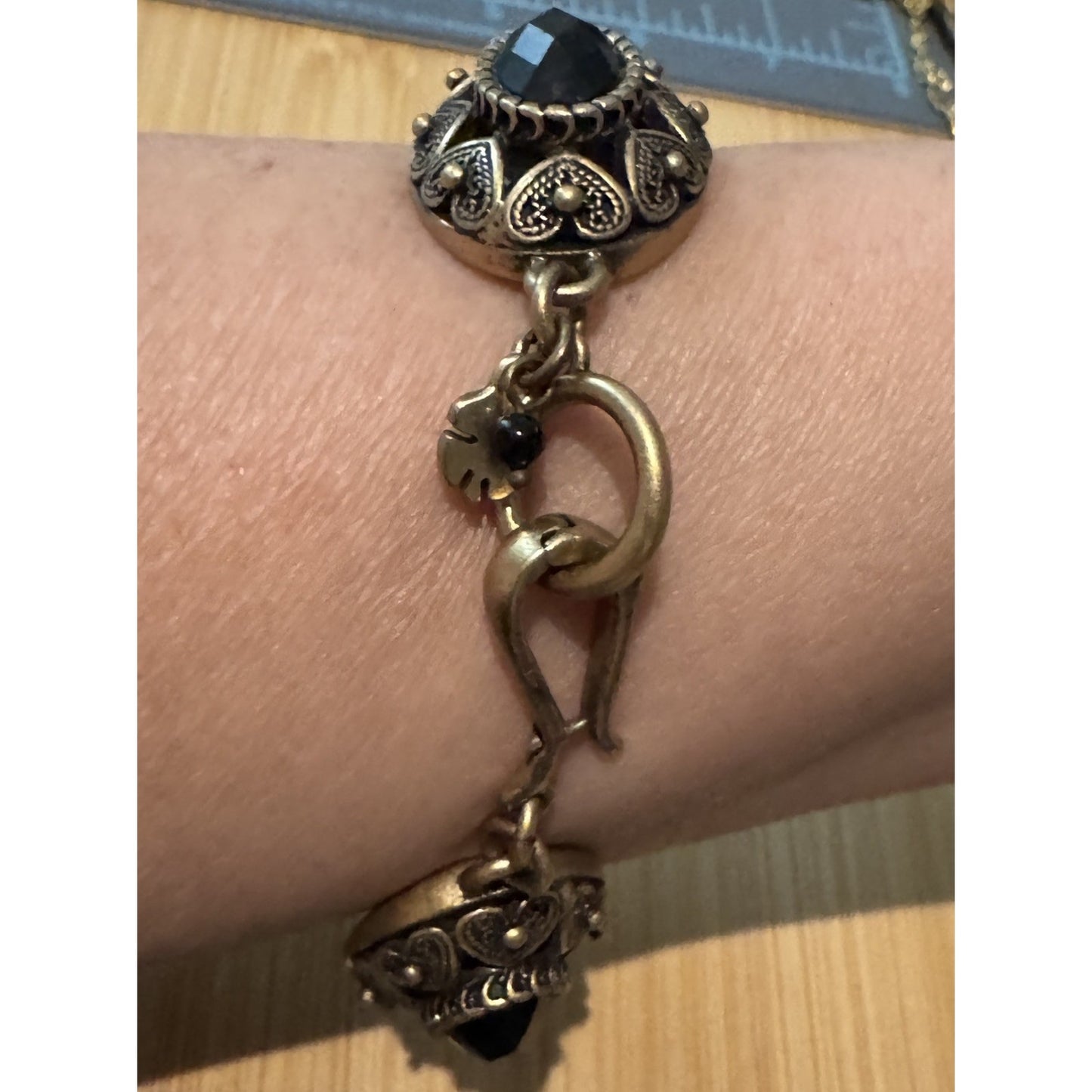 Lucky Brand Gold Tone w/Black Stone Filigree Bracelet 7.5"