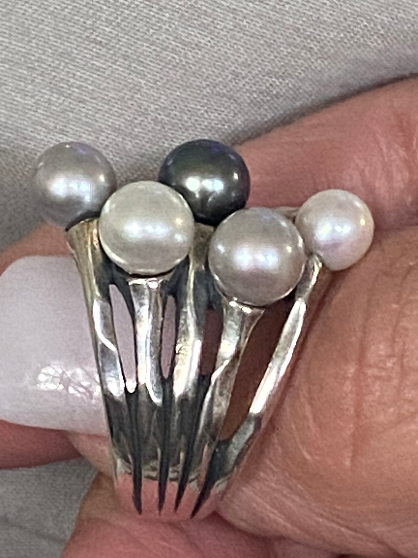 Preowned James Avery Retired Burgeon Pearl Ring Size 8 Mint Condition