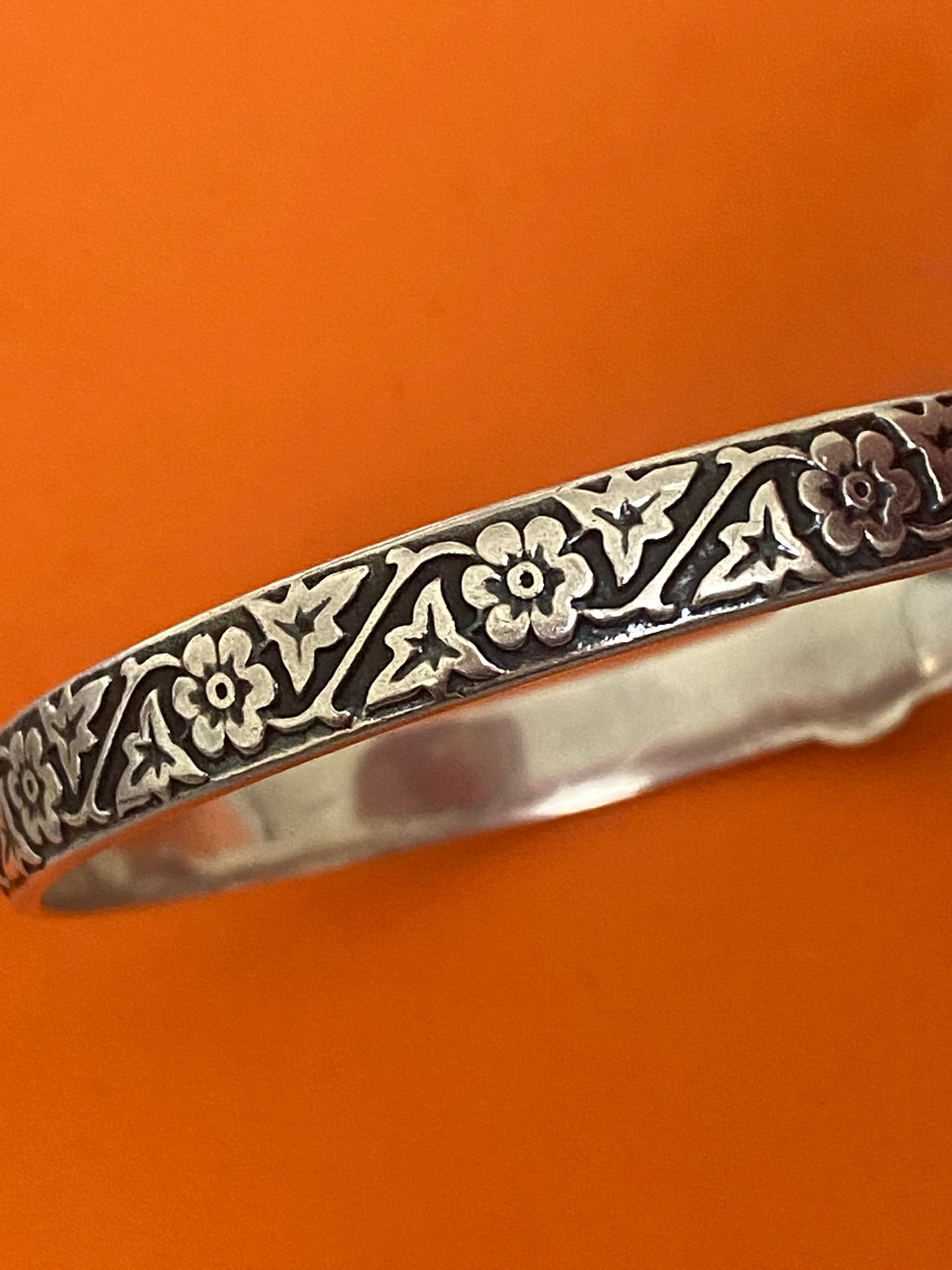 Preowned James Avery Retired Hard to Find Silver Floral Belt Buckle Bangle Bracelet Sz M