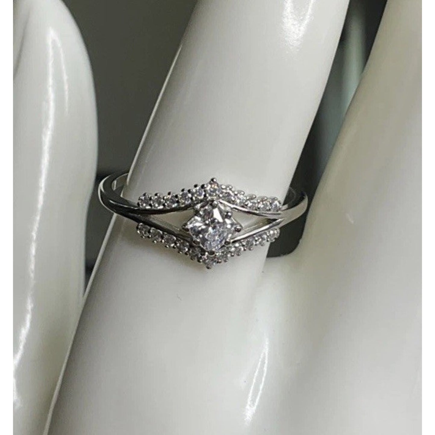 Sterling Silver 925 Engagement Ring With Clear Untested Stones Size 10.5