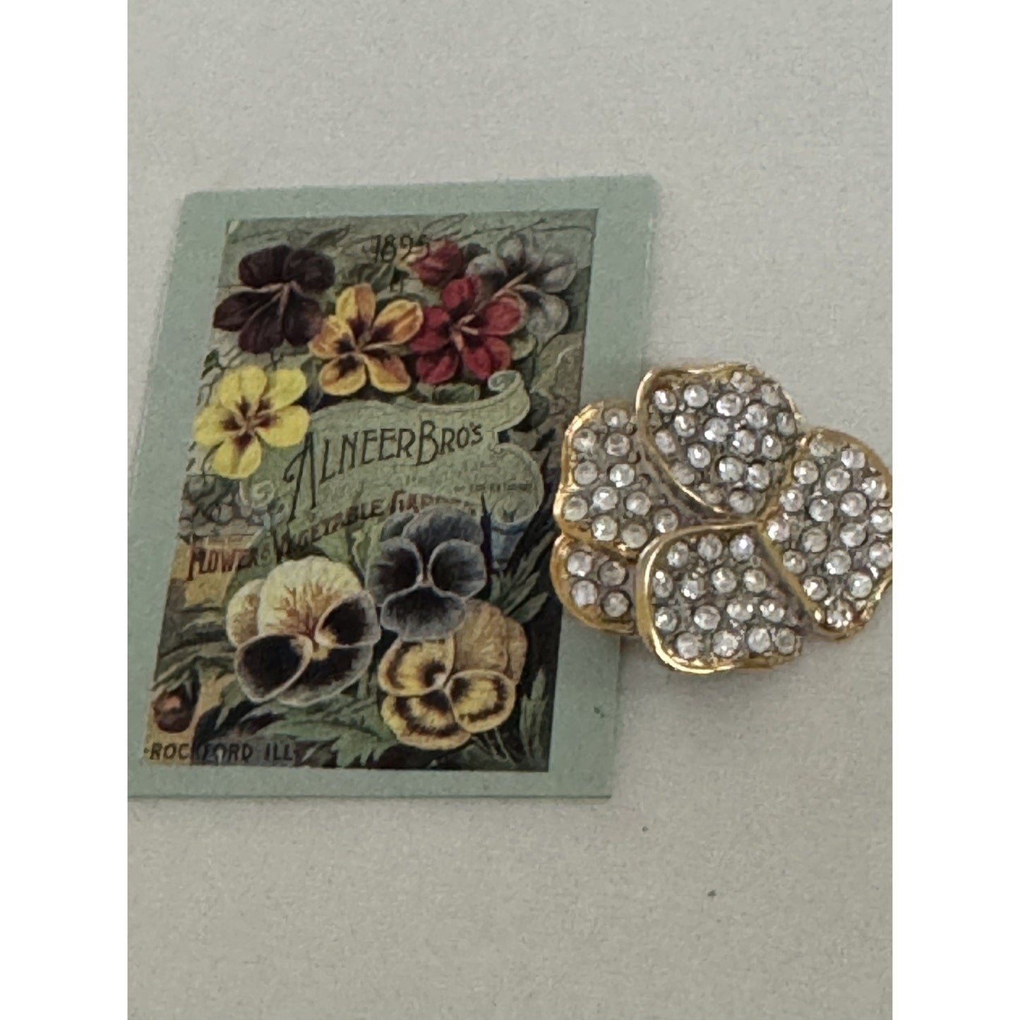 Vintage Brand New 1997 Smithsonian Crystal Pave Gold Tone Pansy Flower Brooch