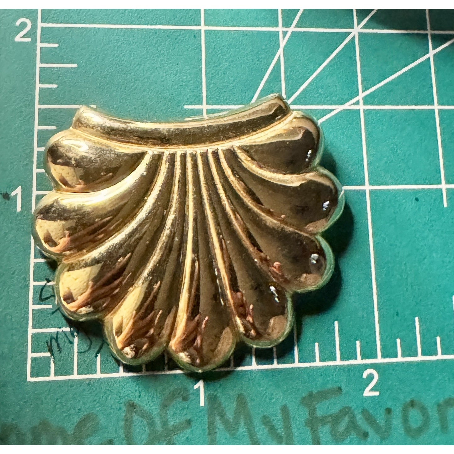 Vintage Gold Tone Fan Shell Brooch Pin Mid Century Modern Unsigned 1.5”