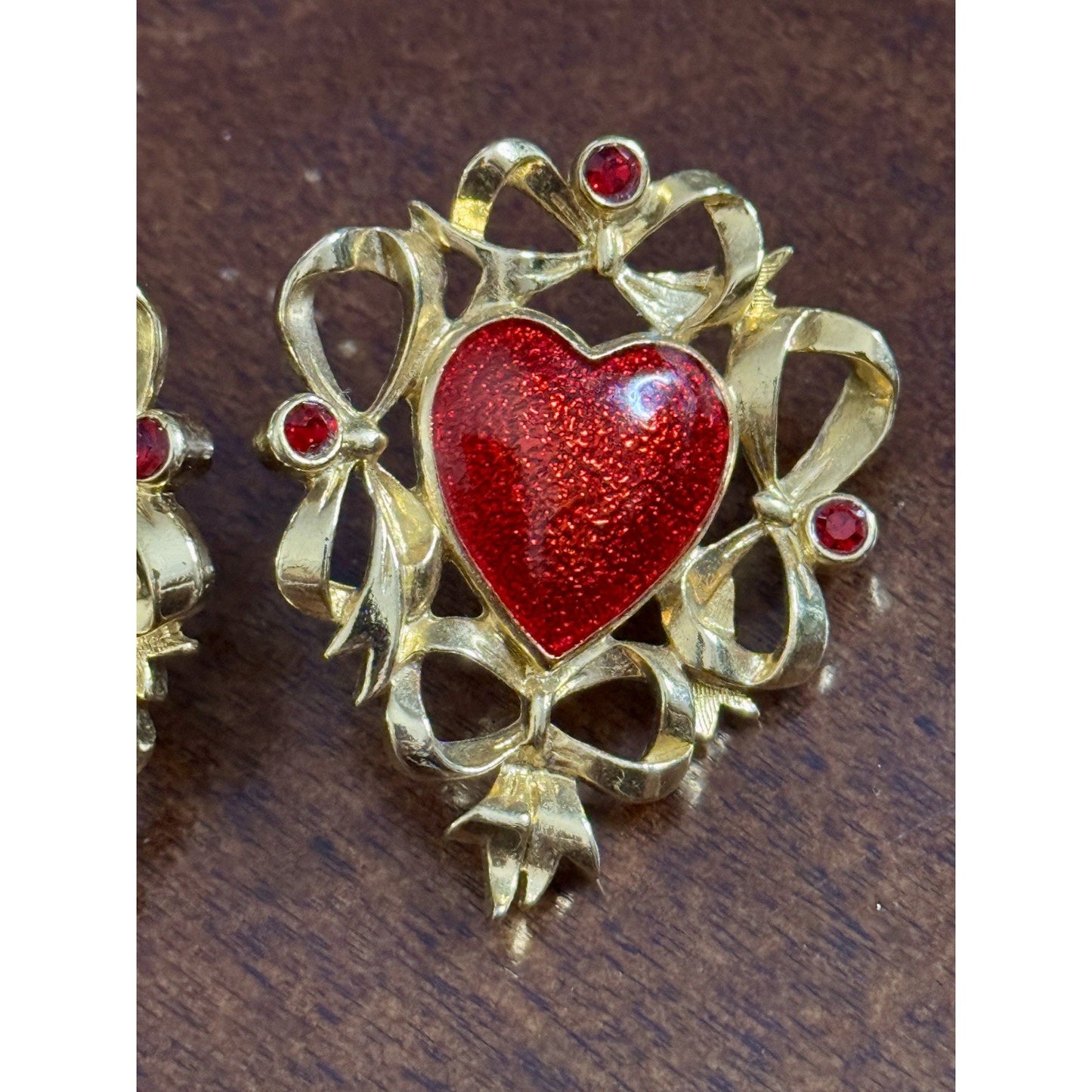 Vintage Avon Red Enamel Hearts & Bows Gold Tone Retro Valentine Jewelry Earrings