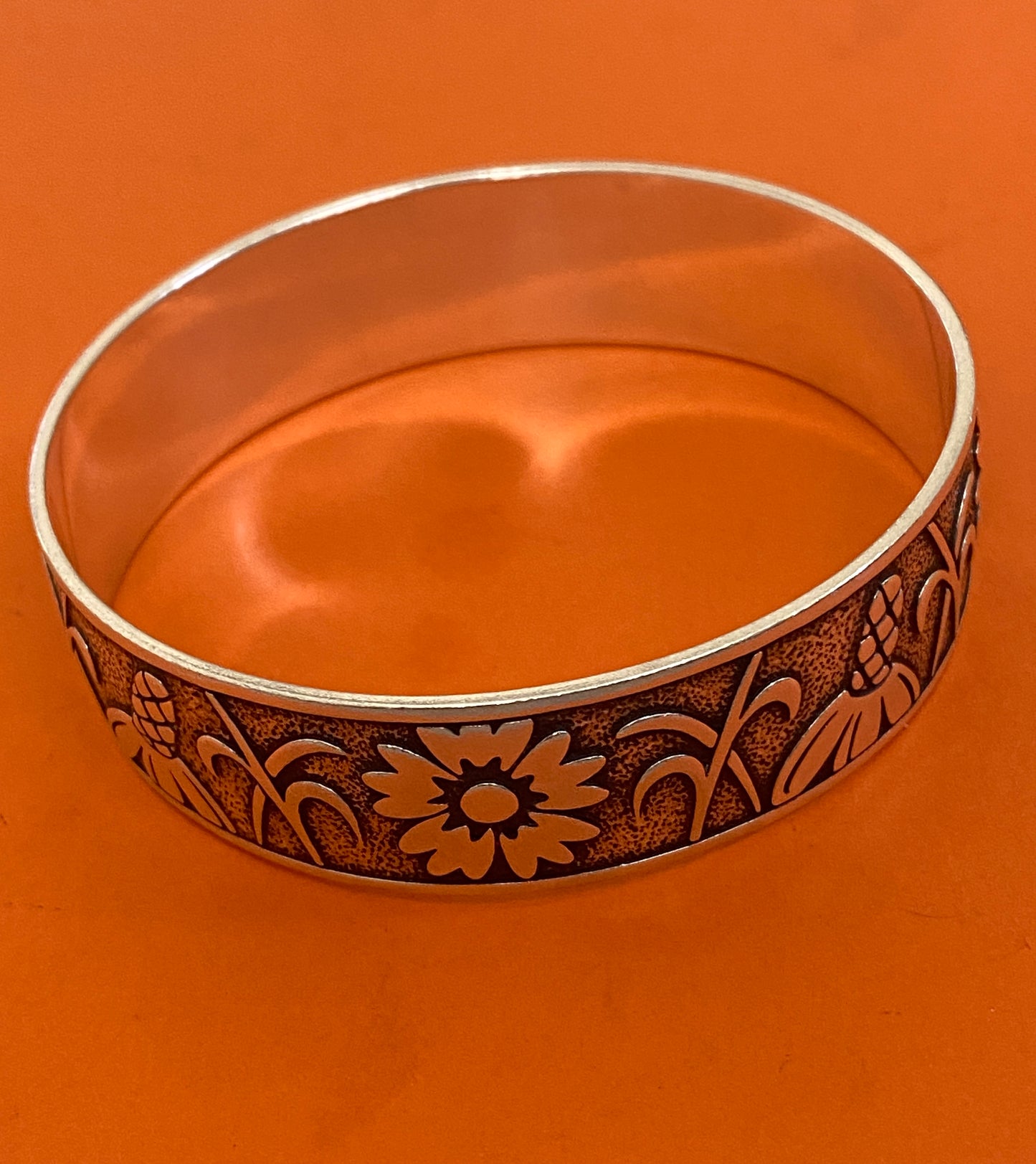 Preowned James Avery Retired Rare Silver WILDFLOWER SUNFLOWER Bangle Bracelet Sz M