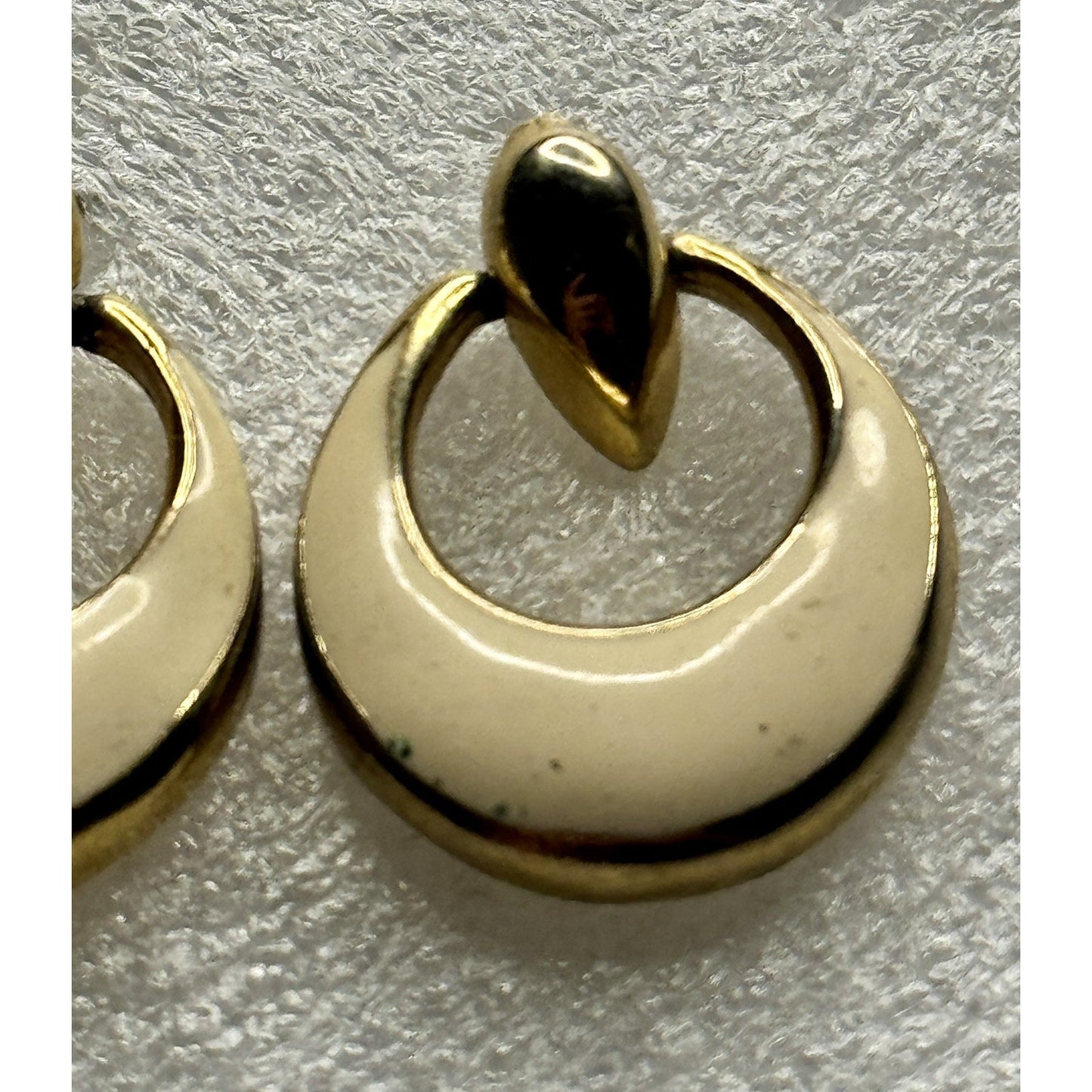 Vintage Gold Tone Cream Enamel Door Knocker Post Pierced Earrings 1” 80s - 90s