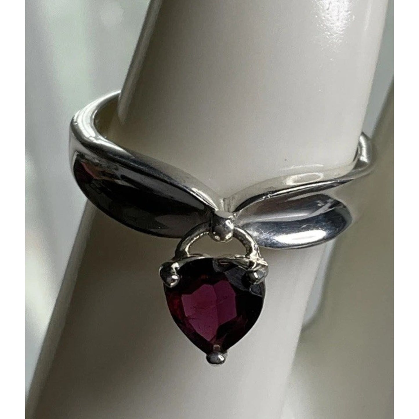 Vintage Avon Sterling Silver Garnet Red Heart Gemstone Dangle Ring Size 8.5