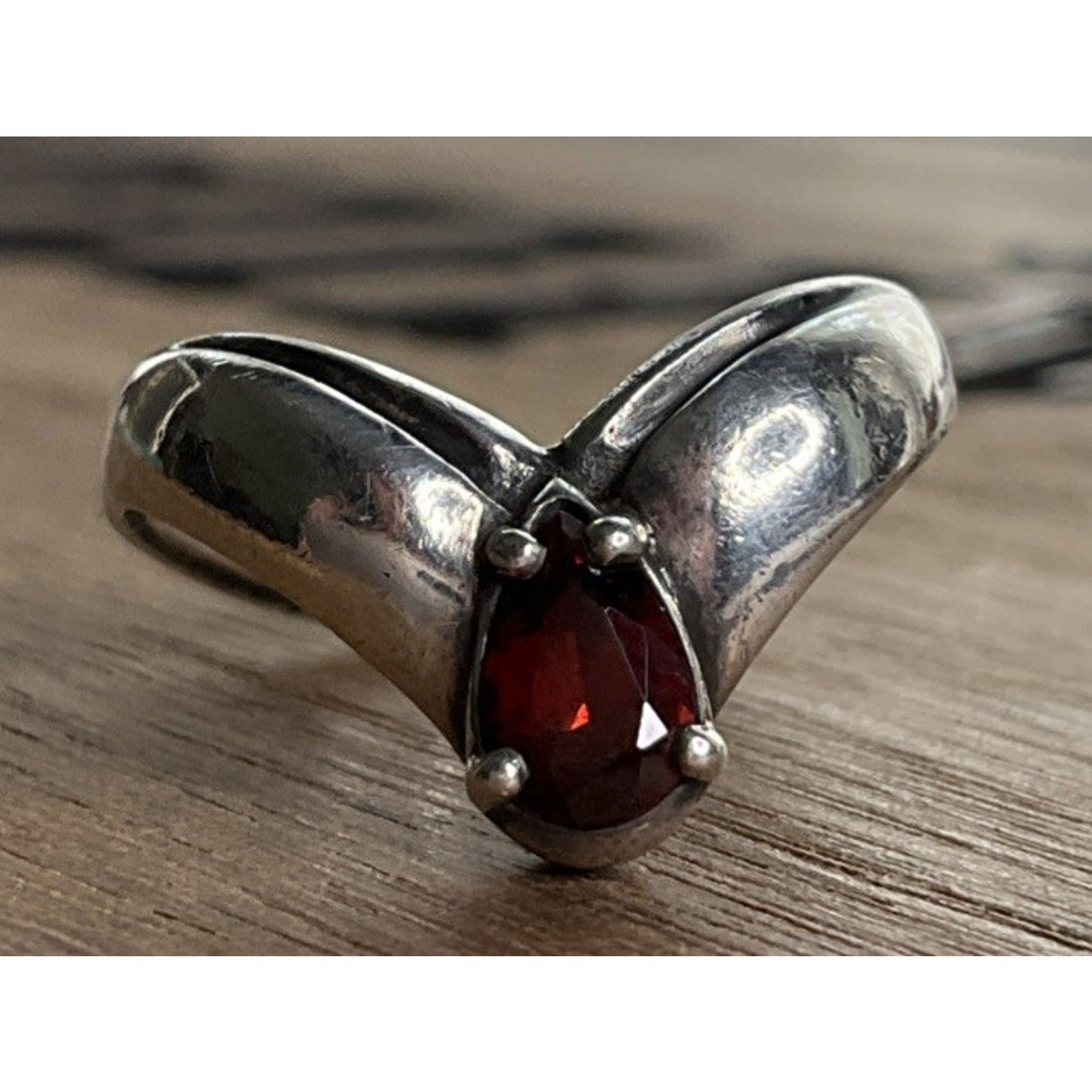 Retired James Avery Apogean Sterling Silver Red Garnet Teardrop Ring Size 5.5