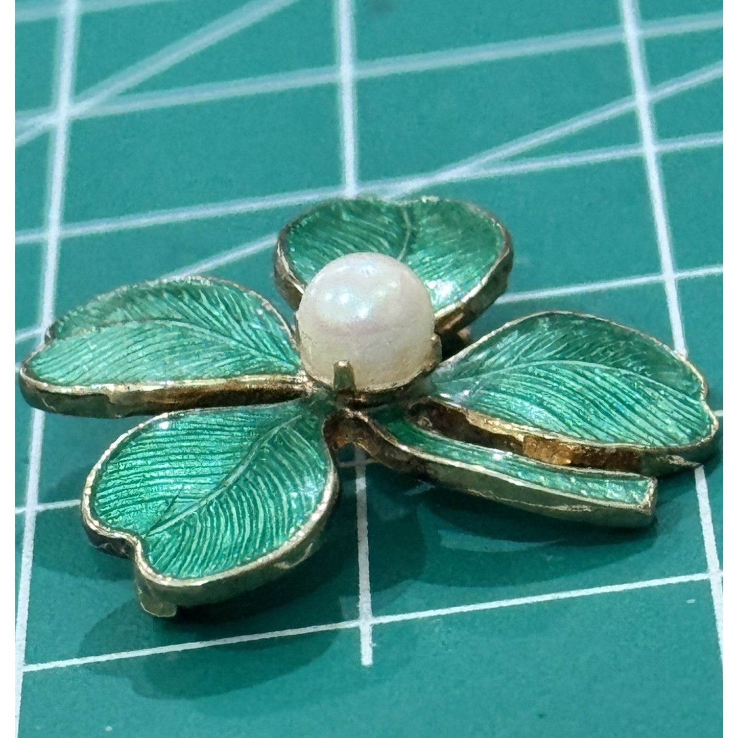 Vintage Green Enamel Shamrock Four Leaf Clover With Pearl Lucky Pin Brooch