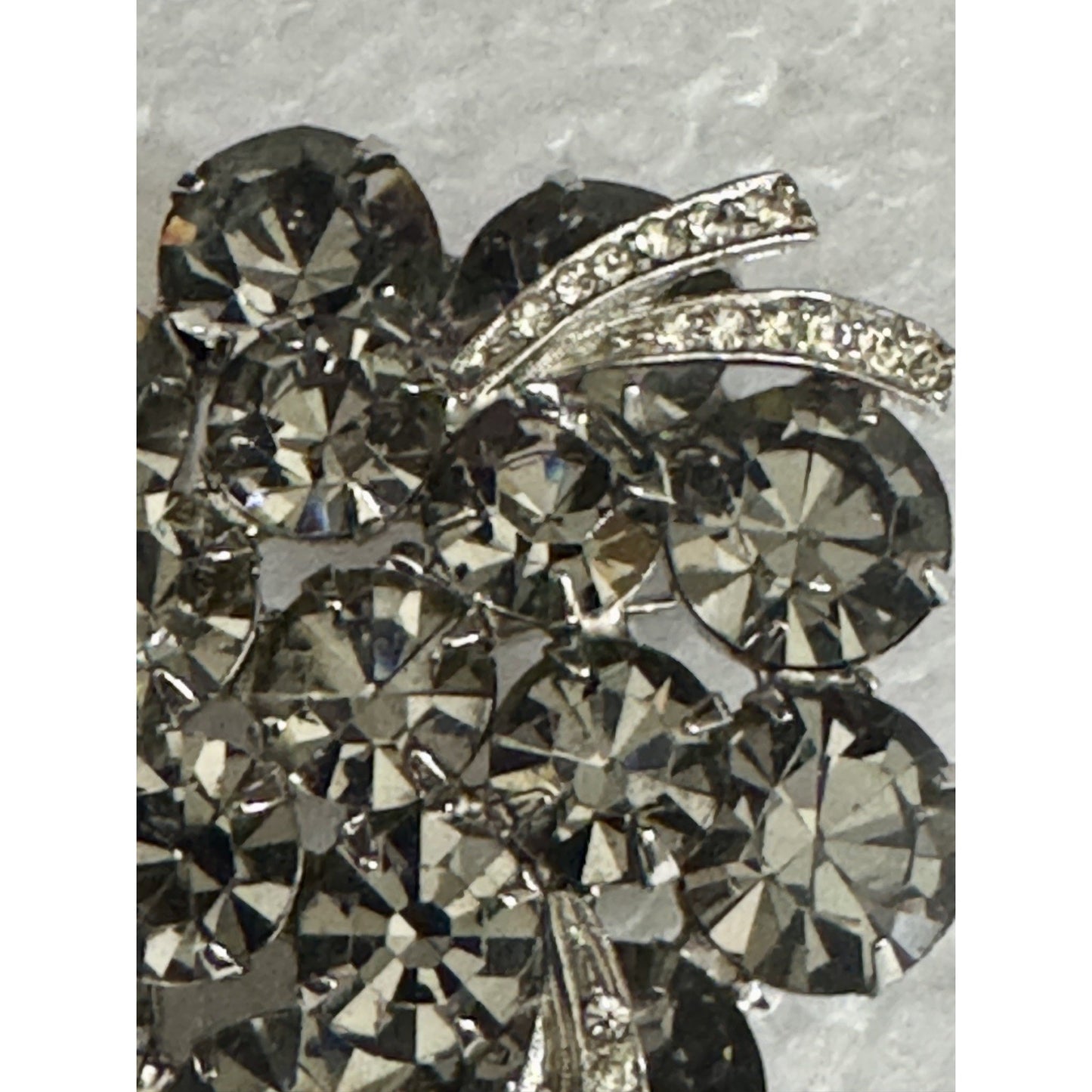 Vintage Weiss Smoky Gray Rhinestone Brooch & Earrings Demi Parure Mid Century
