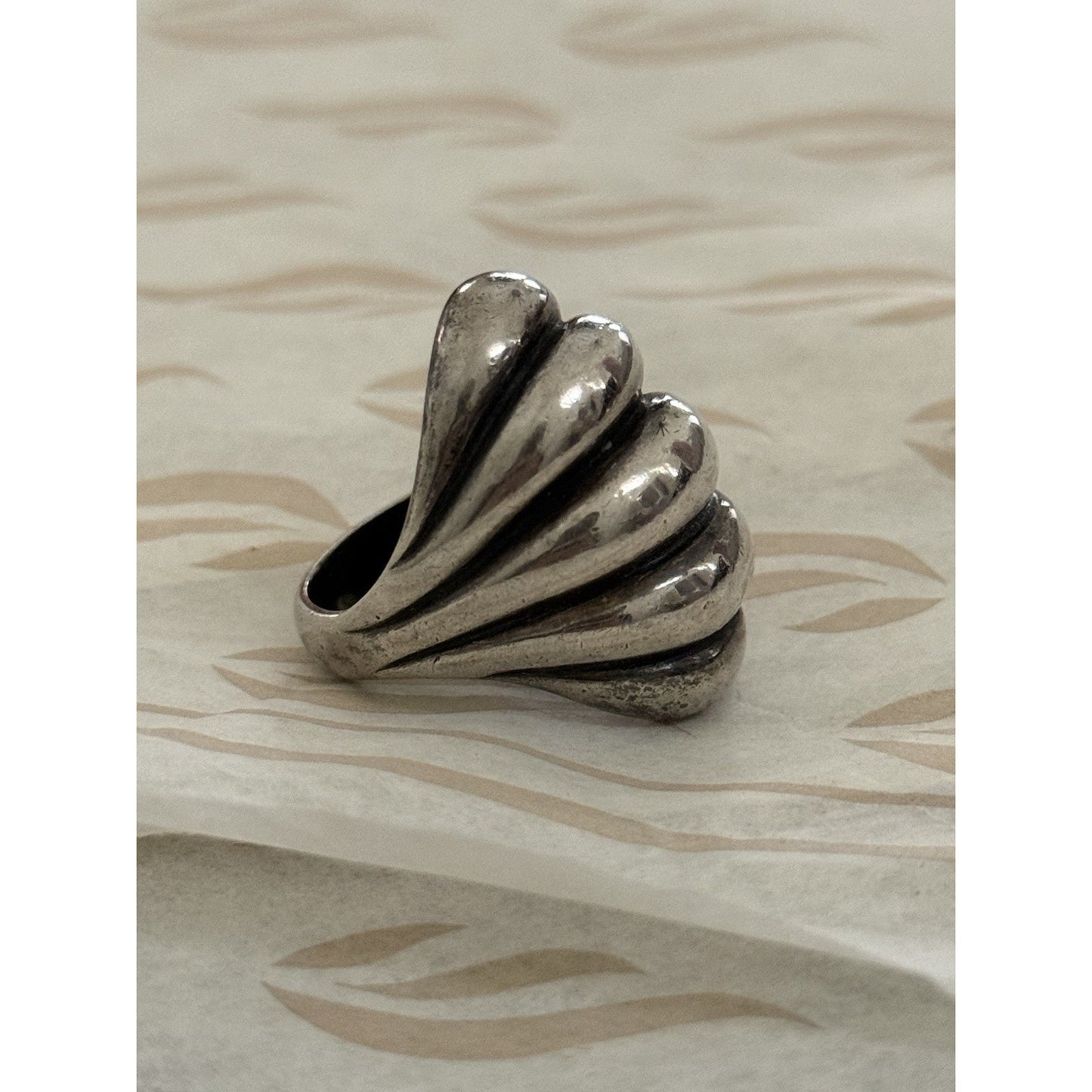 Pre owned James Avery Vintage Retired Sterling Silver Scalloped Dome Ring Size 6.5