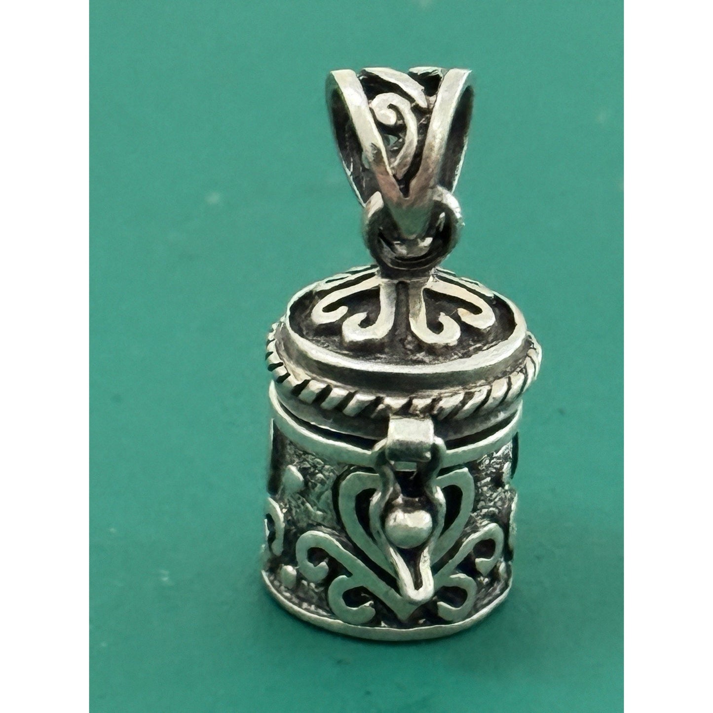 Vintage IBB 925 Sterling Silver Hinged Prayer Box Keepsake Pendant 4.4g
