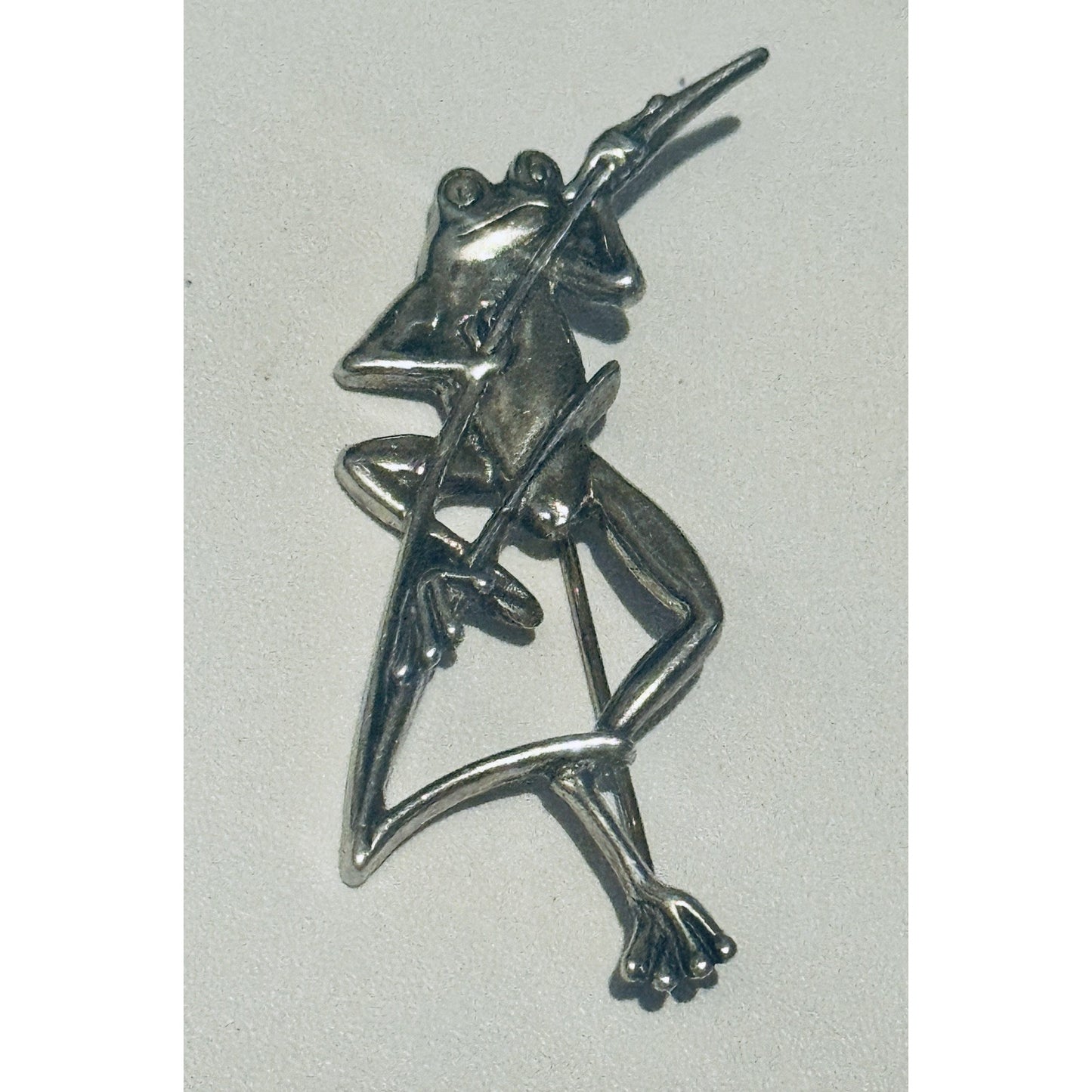 Vintage Sterling Silver Climbing Frog Brooch Pin 5.2g Tree Frog on Reed