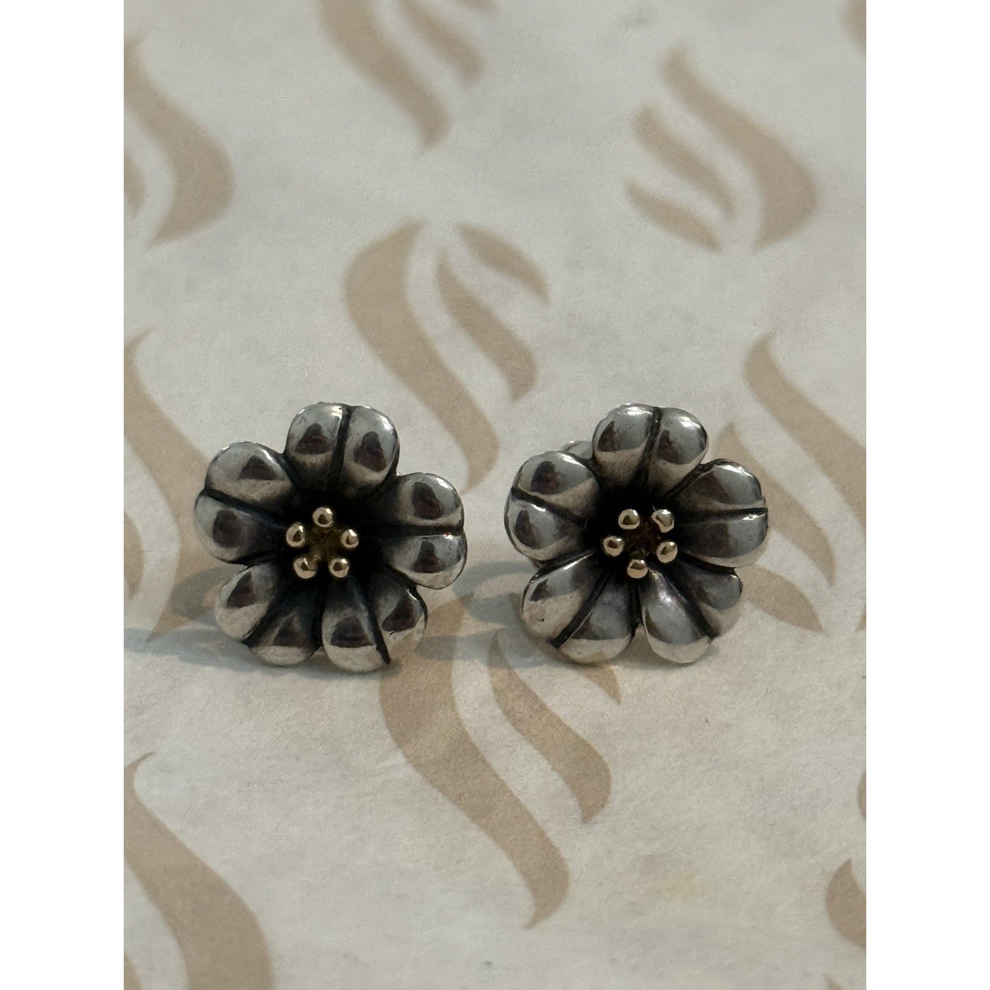 James Avery Rare Retired 18k Gold & 925 Silver April Flower Stud Earrings Pre-Owned