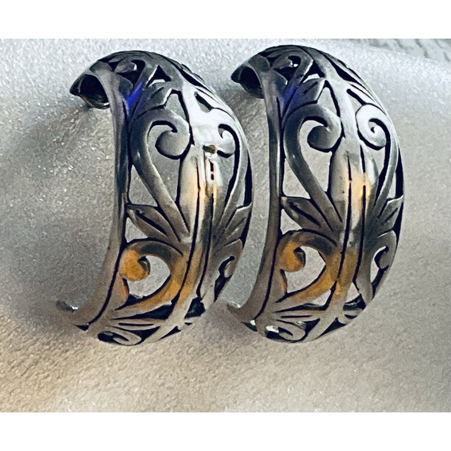Vintage Sterling Silver Carved Scroll Hoop Earrings 1” Wide Oxidized 8g