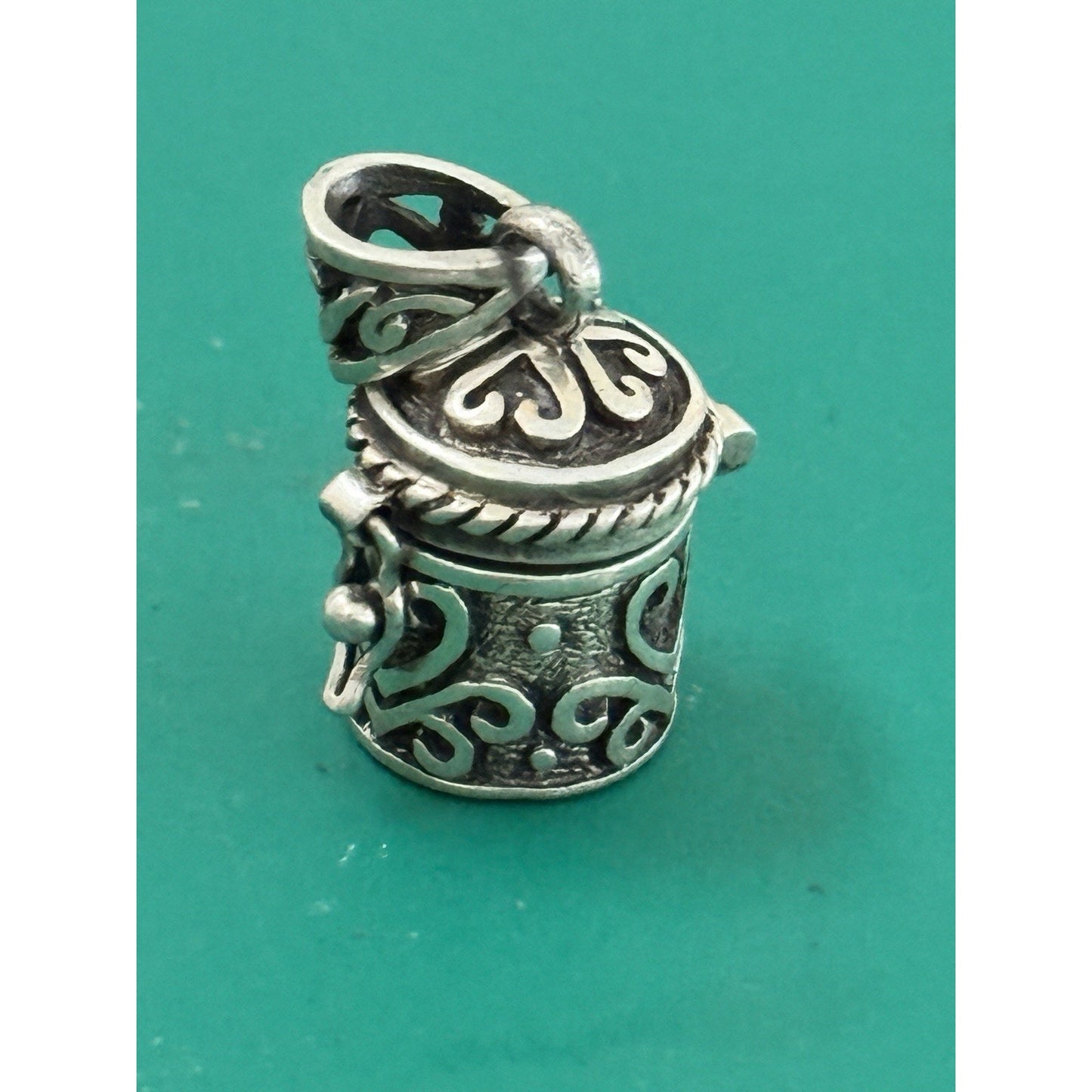 Vintage IBB 925 Sterling Silver Hinged Prayer Box Keepsake Pendant 4.4g