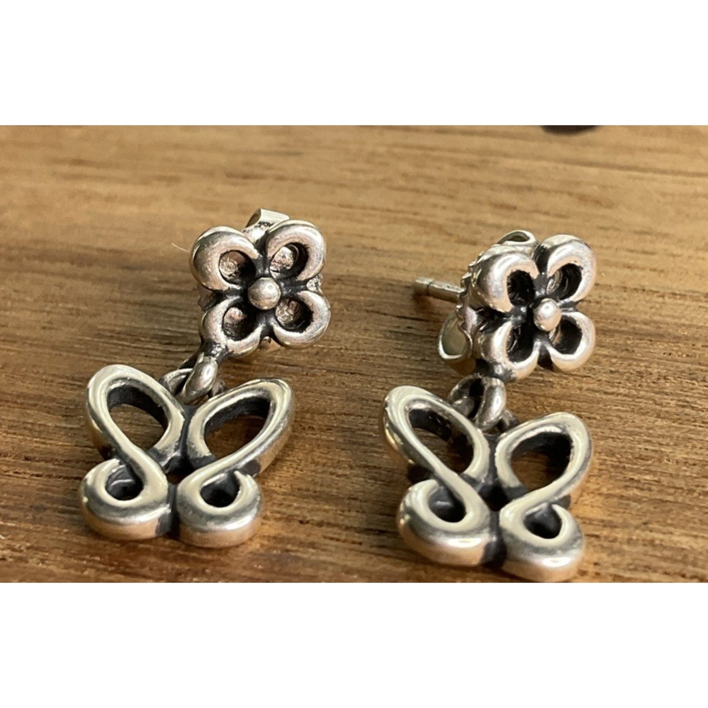 Brand New Retired James Avery Sterling Silver Butterfly And Flower Earrings