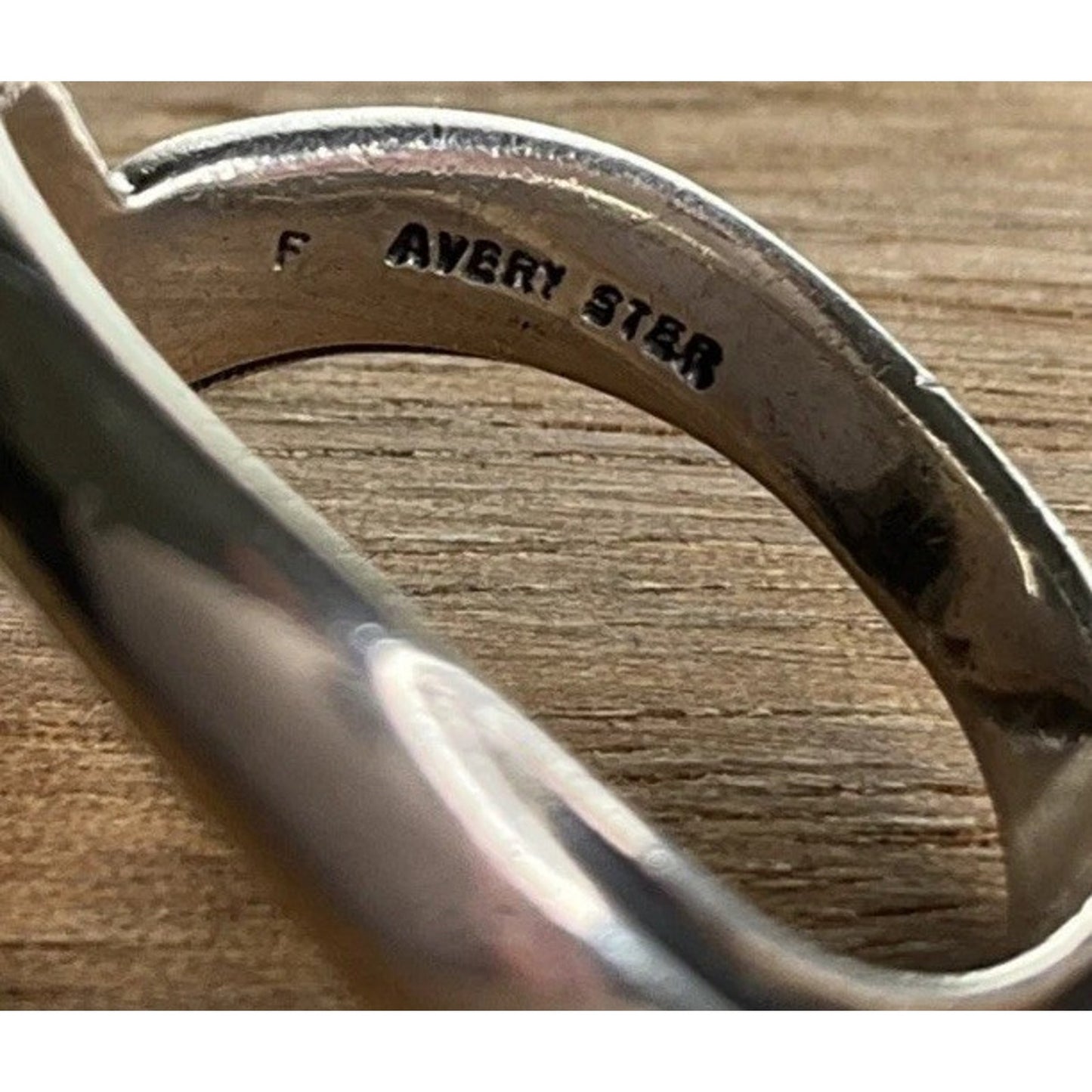 Retired James Avery Apogean Sterling Silver Red Garnet Teardrop Ring Size 5.5
