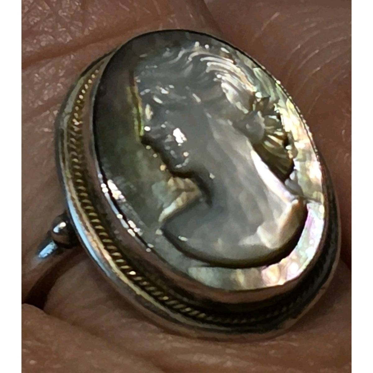Vintage 800 Silver Cameo Mother Of Pearl Two Tone Twisted Ring Sz 6.75
