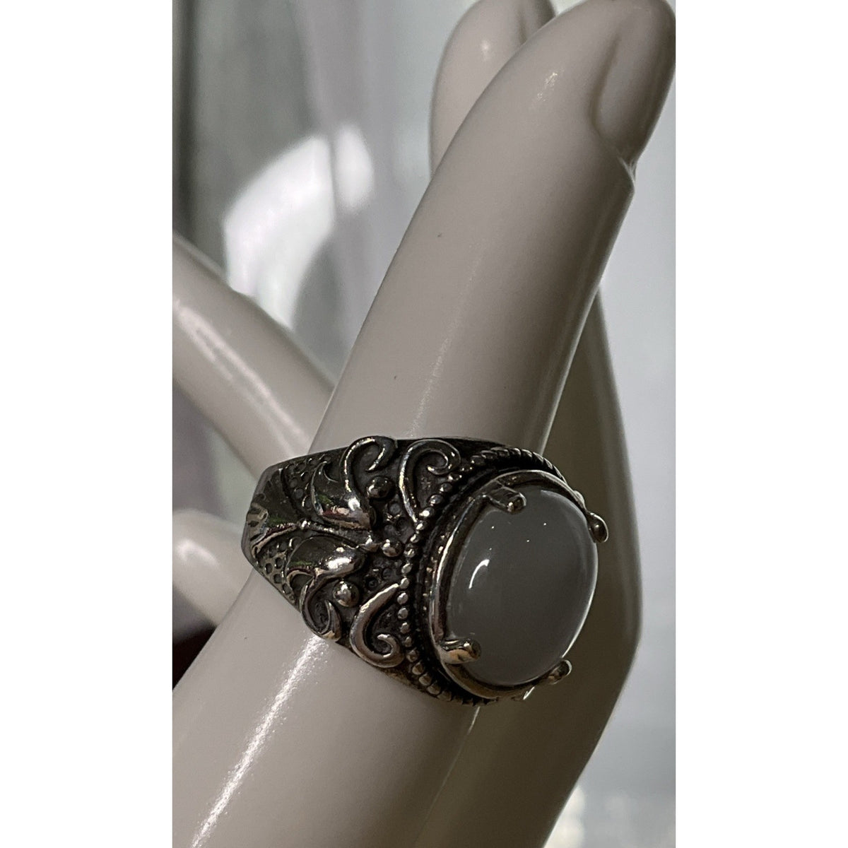 Vintage White Cat’s Eye Cabochon Statement Sterling Silver Ring Scrollwork Sz 6