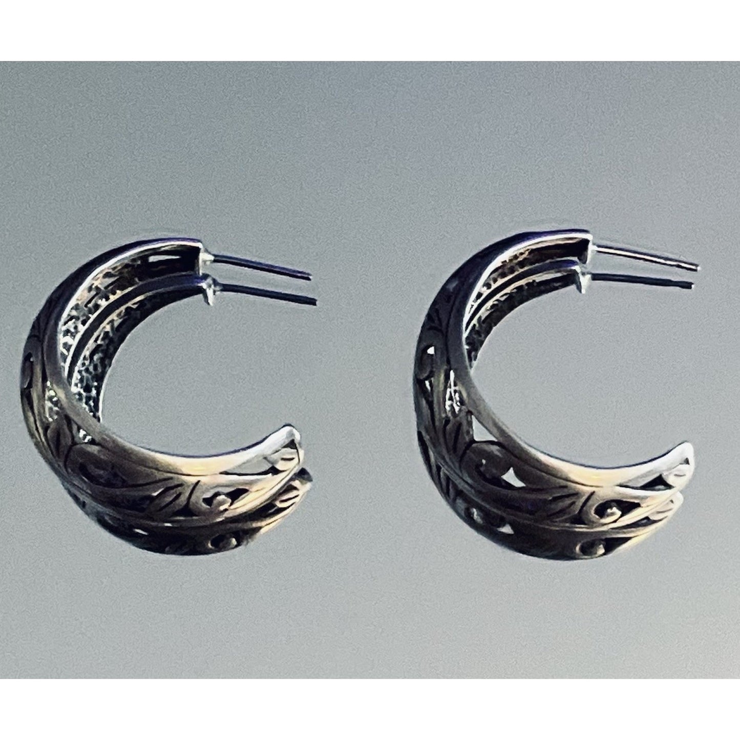 Vintage Sterling Silver Carved Scroll Hoop Earrings 1” Wide Oxidized 8g