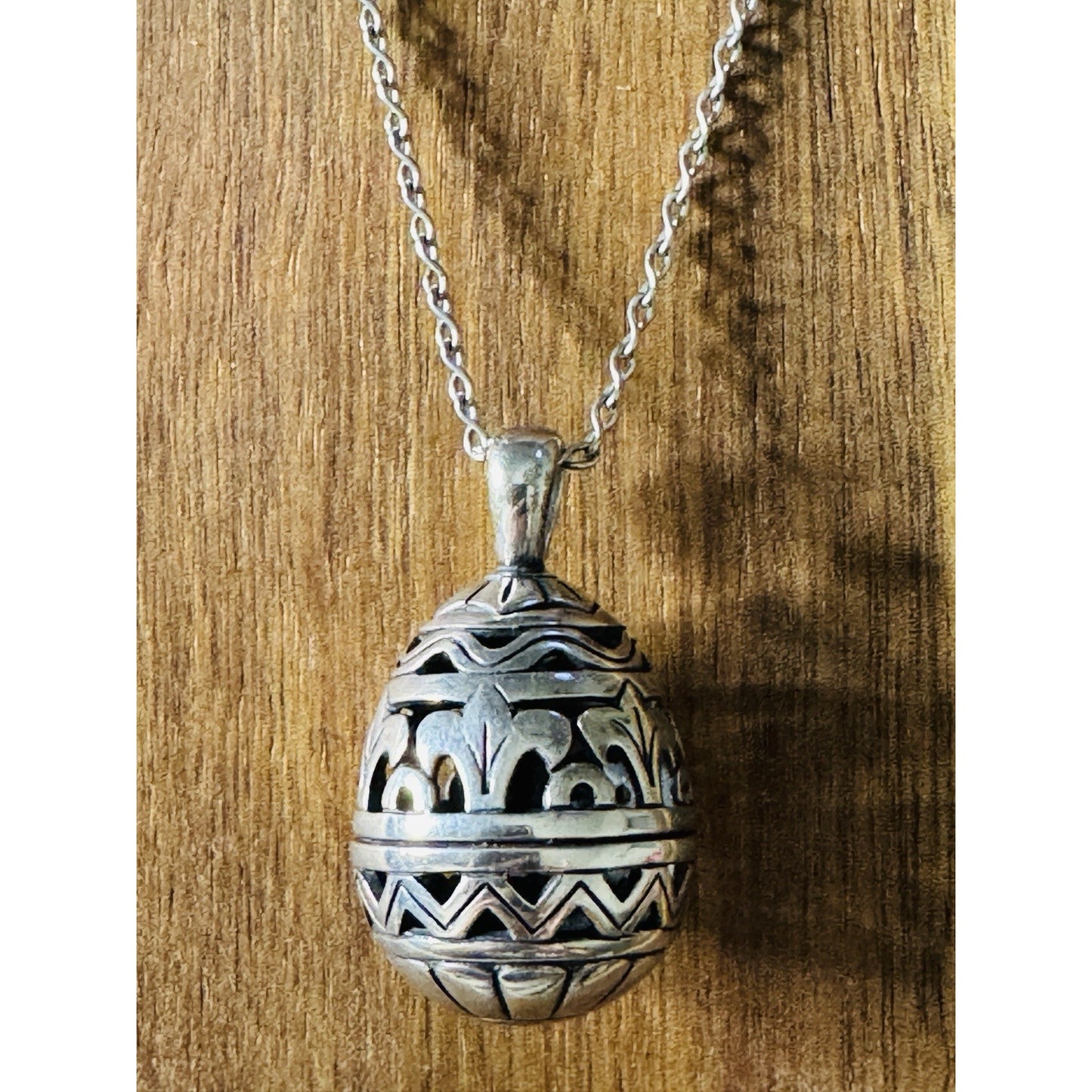 Pre Owned James Avery Retired X Large 3D Fleur De Lis Filigree Egg Pendant W/ 18” Necklace