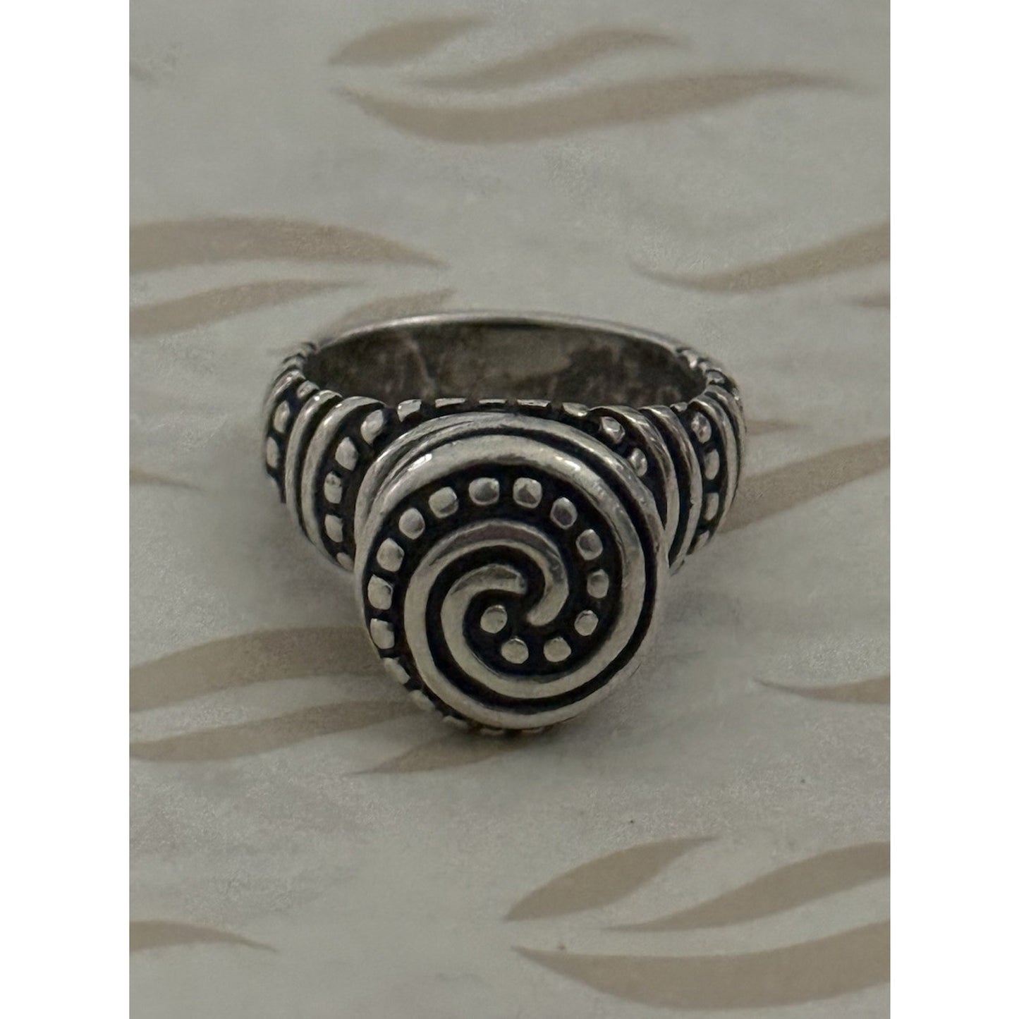Pre owned James Avery Retired Sterling Silver African Beaded Swirl Ring Size 6