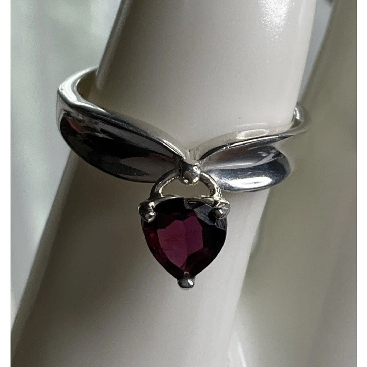 Vintage Avon Sterling Silver Garnet Red Heart Gemstone Dangle Ring Size 8.5