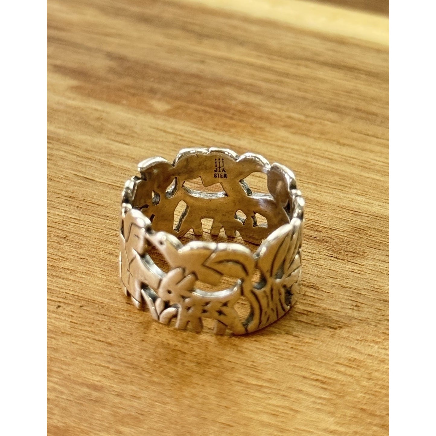 James Avery RETIRED Sterling Silver St. Francis Loves The Animals Ring Size 9