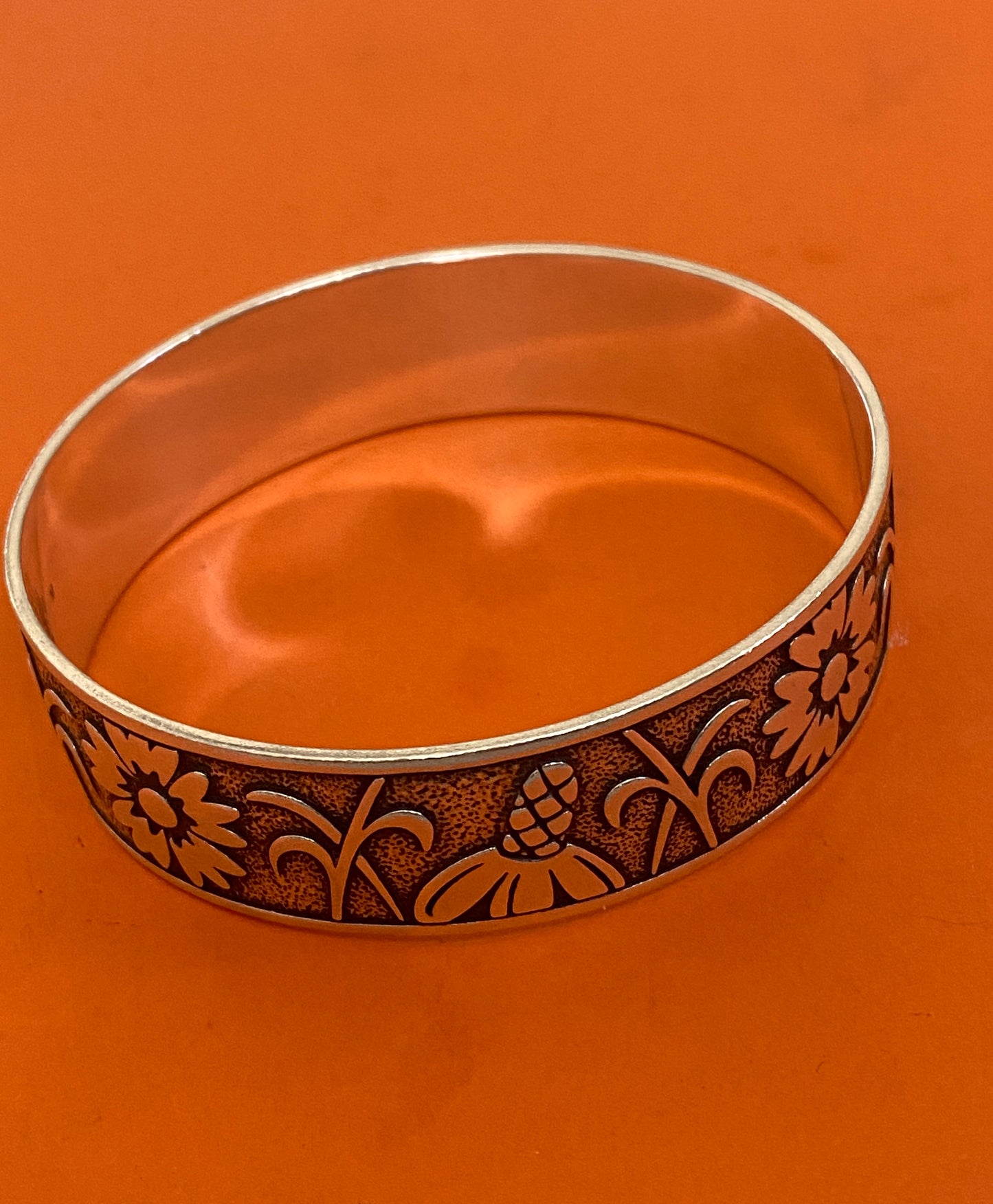 Preowned James Avery Retired Rare Silver WILDFLOWER SUNFLOWER Bangle Bracelet Sz M