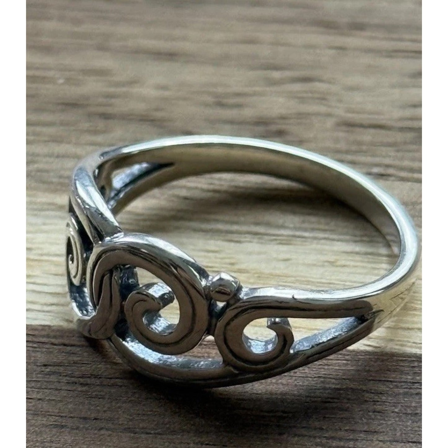 James Avery Retired Sterling Silver Swirl Gentle Waves Ring Size 9