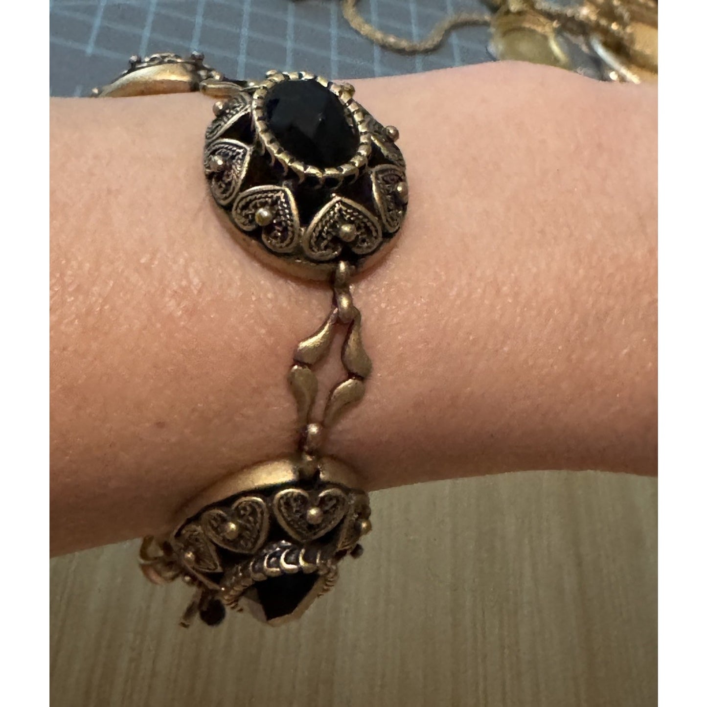 Lucky Brand Gold Tone w/Black Stone Filigree Bracelet 7.5"