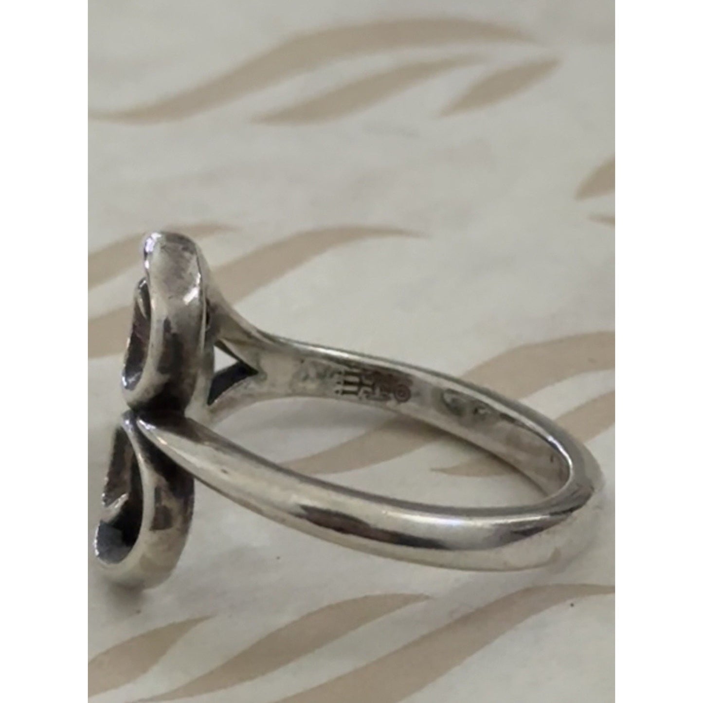 Pre owned James Avery Retired Sterling Silver Swirl Heart Ring Size 8