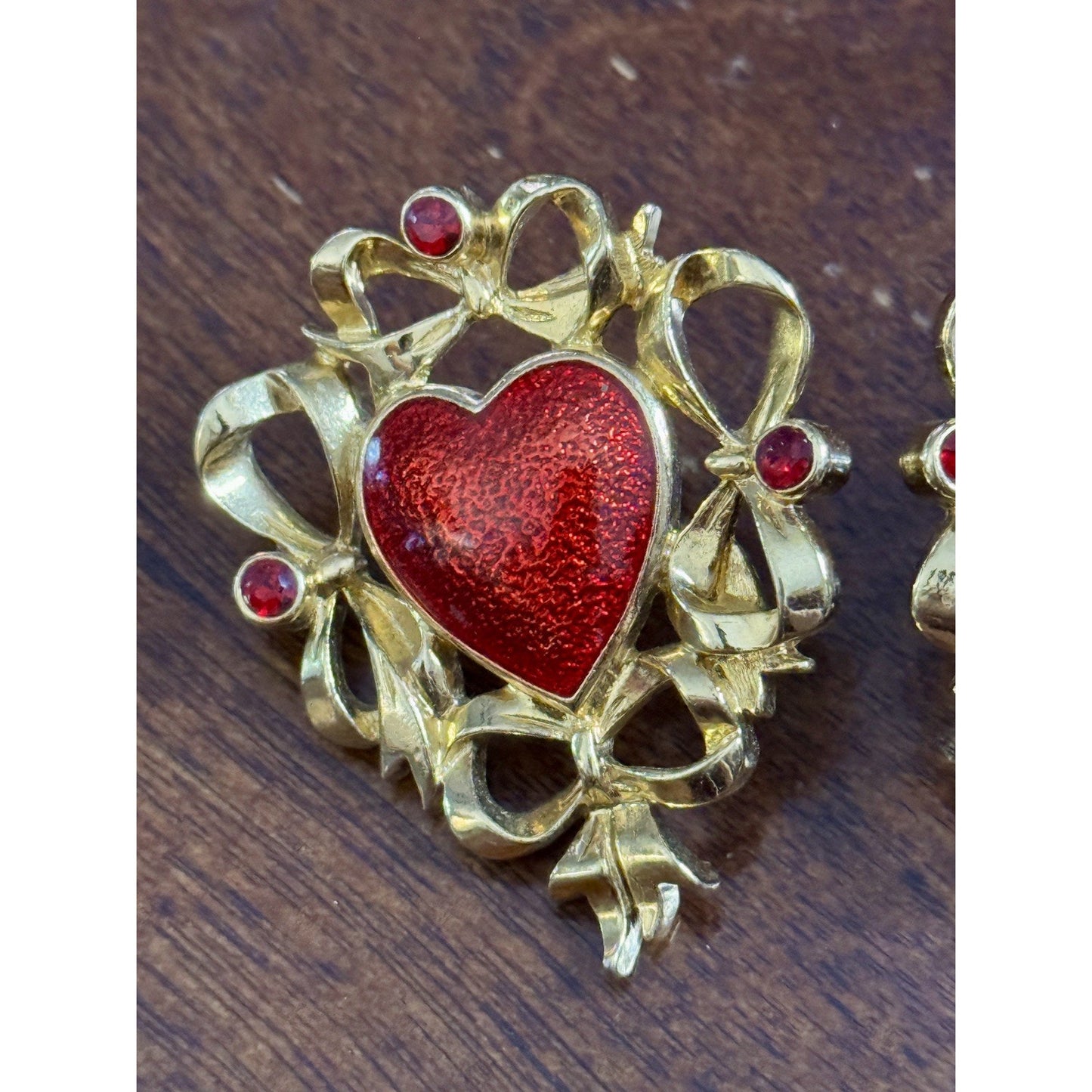 Vintage Avon Red Enamel Hearts & Bows Gold Tone Retro Valentine Jewelry Earrings