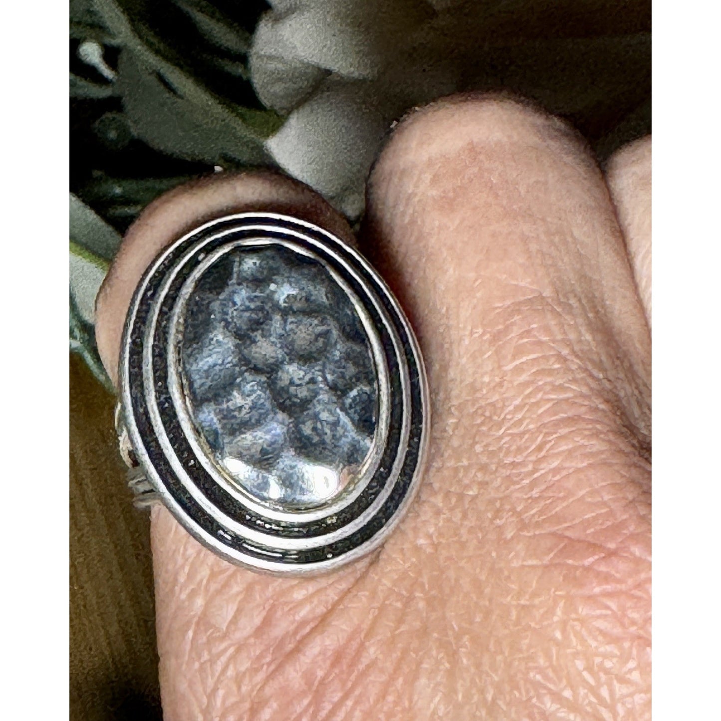 Vintage Premier Designs Hammered Oval Silver Tone Statement Ring Size 8.5 15grms
