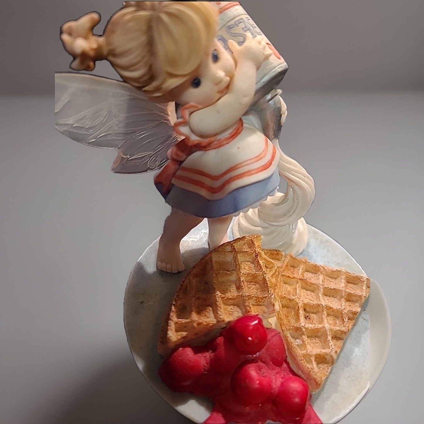 Enesco My Little Kitchen Fairies Waffle Fairie Cherry 2007 4008929