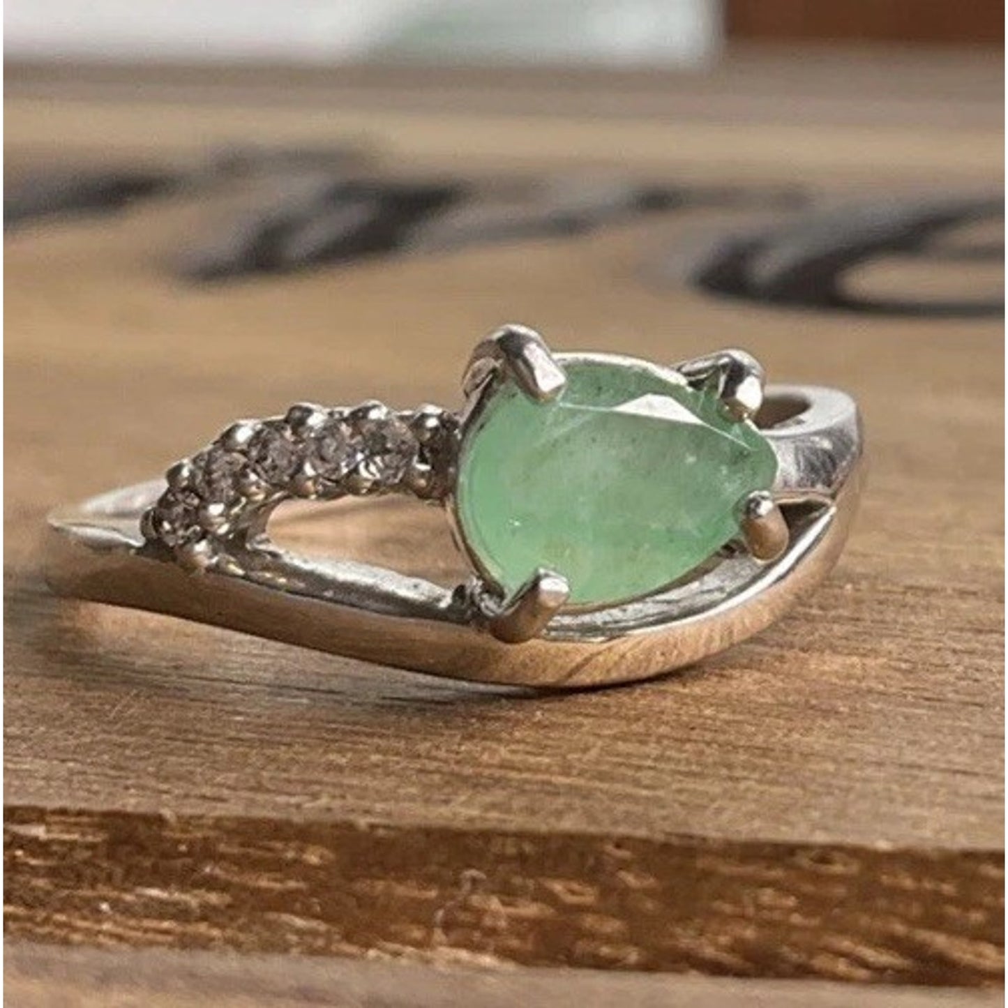 925 Sterling Silver Green Stone Ring Size 8 Oval Cabochon CZ Accent Ring