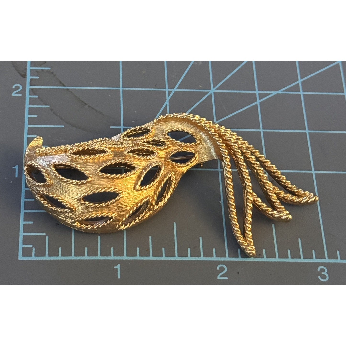 Vintage Monet Gold Tone Leaf Spray Brooch Large Openwork Textured Signed 3”