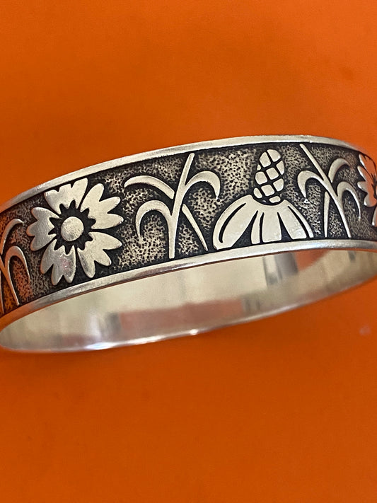 Preowned James Avery Retired Rare Silver WILDFLOWER SUNFLOWER Bangle Bracelet Sz M