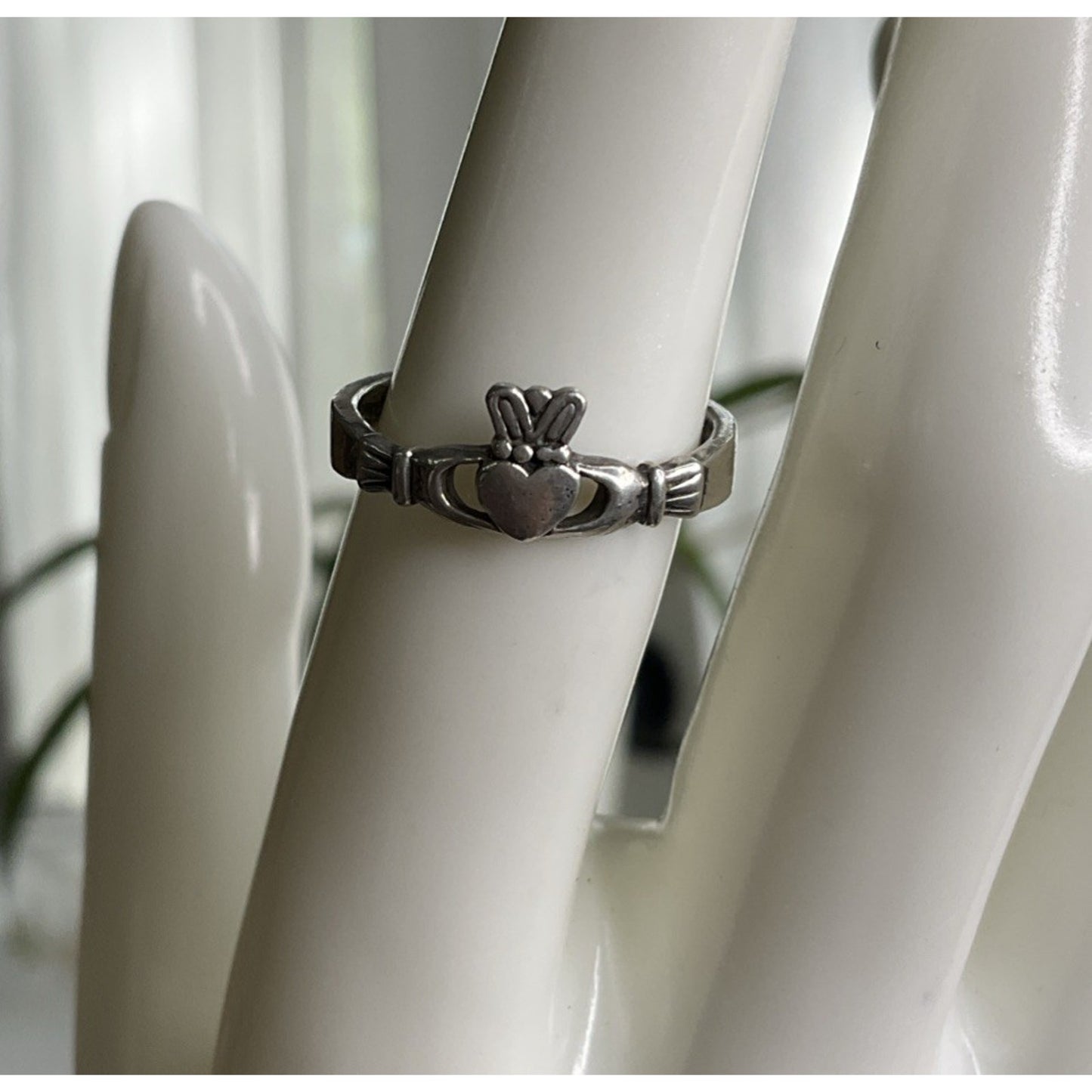 Vintage Avon Claddagh Silver Tone Size 6.5 Heart Crown Hands Irish Live Ring