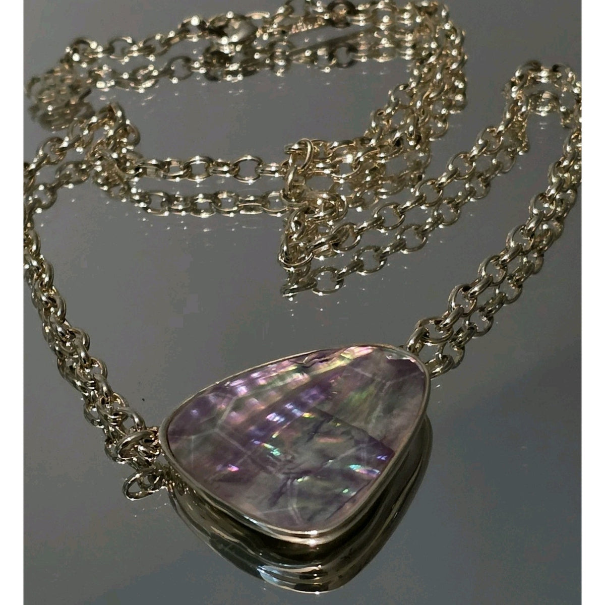 Retired KENDRA SCOTT Mckenna Gold Statement Pendant Necklace in Lilac Abalone