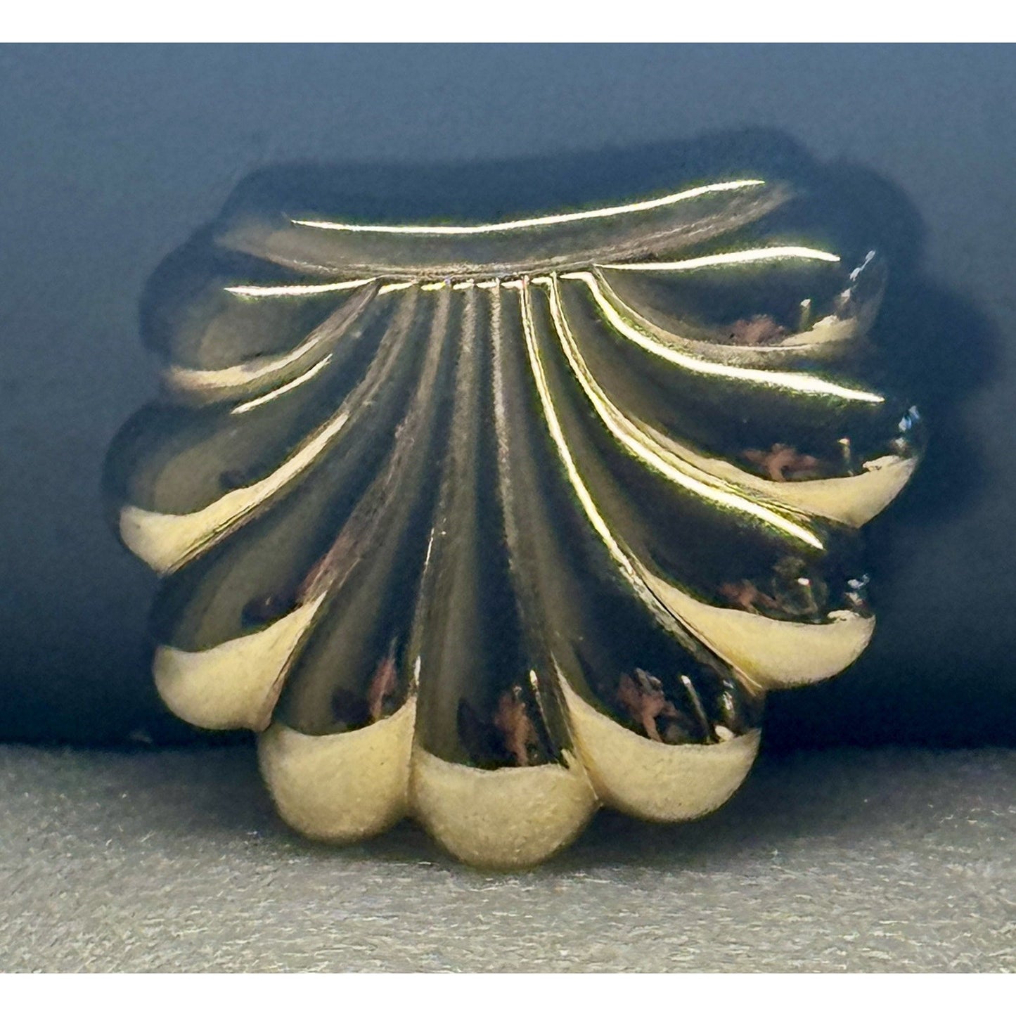 Vintage Gold Tone Fan Shell Brooch Pin Mid Century Modern Unsigned 1.5”