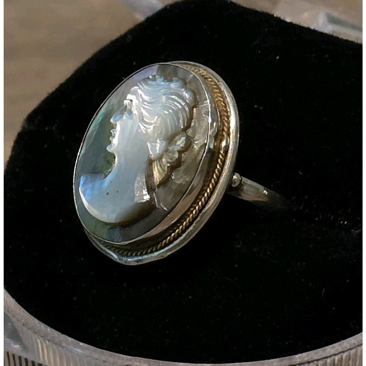 Vintage 800 Silver Cameo Mother Of Pearl Two Tone Twisted Ring Sz 6.75