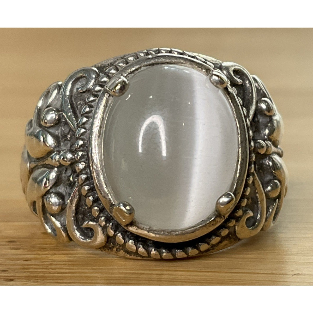 Vintage White Cat’s Eye Cabochon Statement Sterling Silver Ring Scrollwork Sz 6