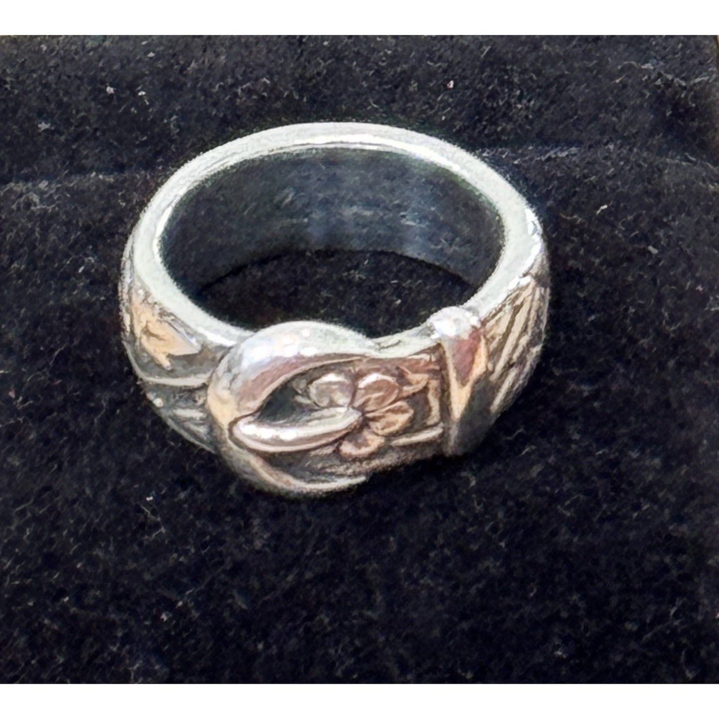 James Avery Retired Belt Buckle Floral Ring Sterling Silver Ring Size 6.5